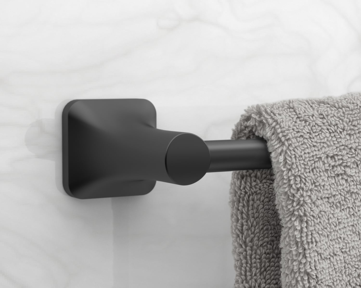 Soporte de toalla individual para montar en la pared en acabado negro mate Dunmore de allen + roth