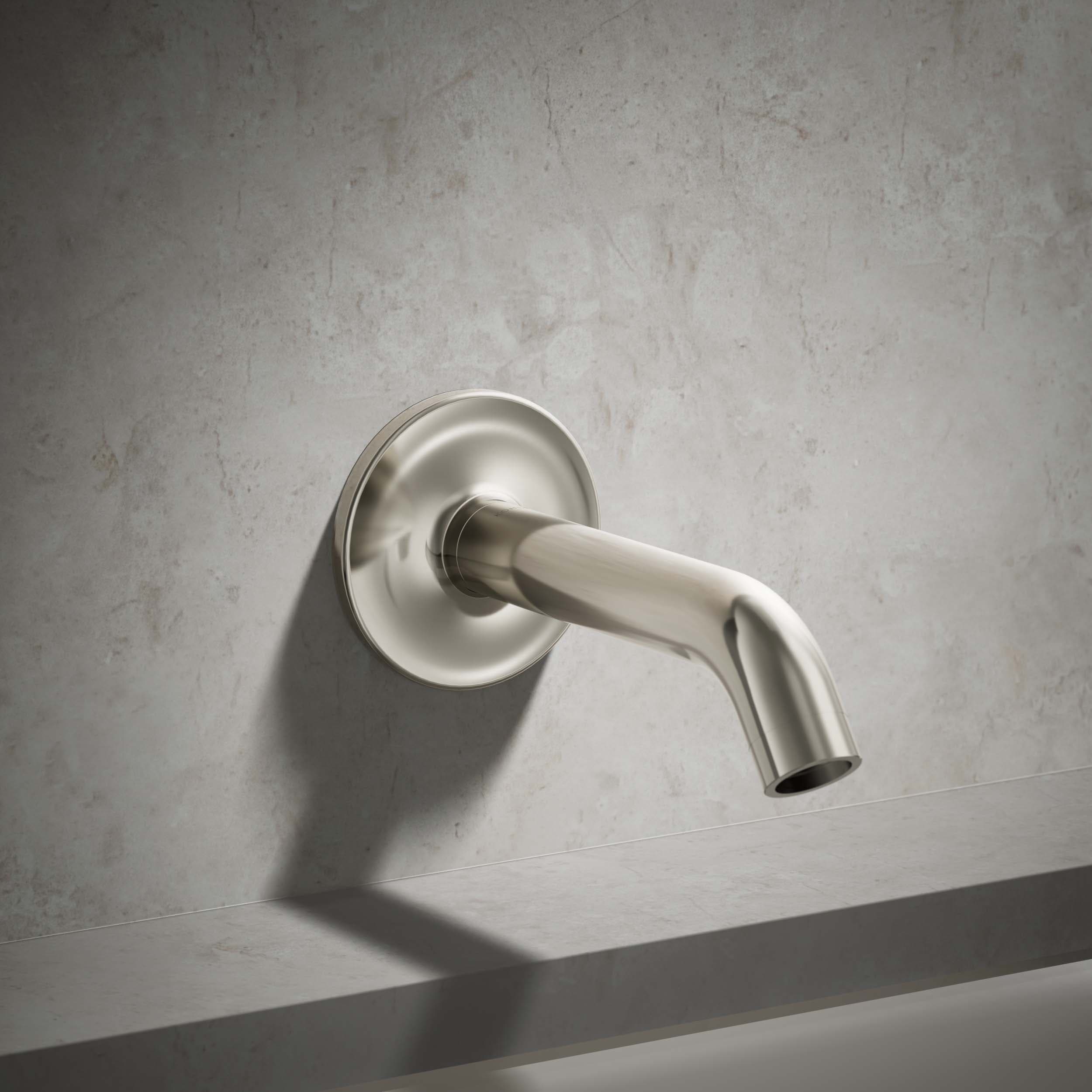 Caño de bañera de montaje en pared en Níquel Pulido Vibrante Purist de KOHLER, ajuste universal