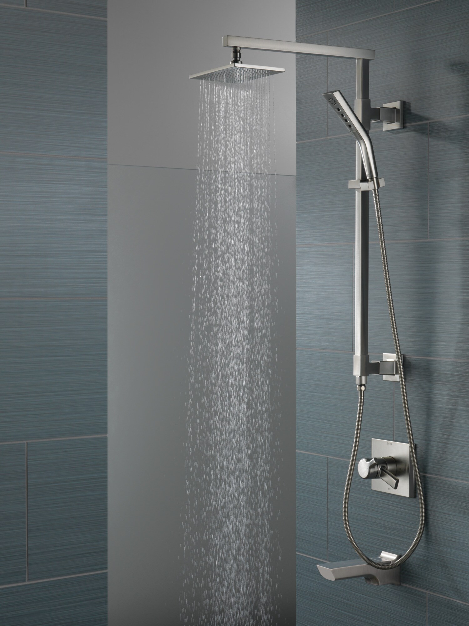 Caño de Bañera con Diverter Universal en Acero Inoxidable Lumicoat Delta RP90158SSPR