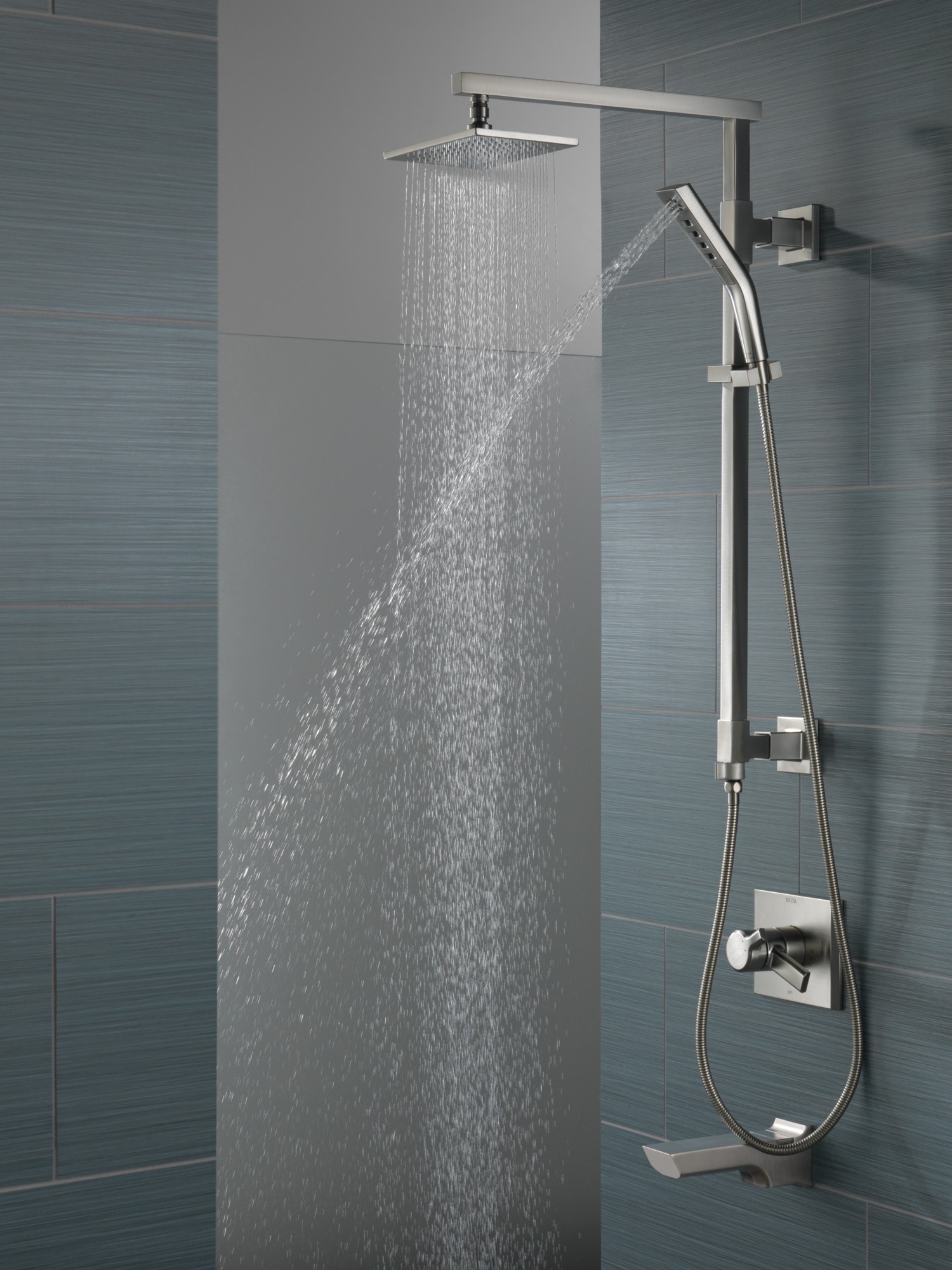 Caño de Bañera con Diverter Universal en Acero Inoxidable Lumicoat Delta RP90158SSPR