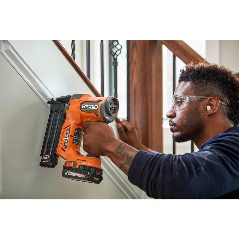 Clavadora inalámbrica sin escobillas RIDGID de 18V de calibre 18 de 2-1/8 pulgadas con tecnología CLEAN DRIVE con batería de iones de litio de 18V 2.0 Ah - R09891B-AC8400802
