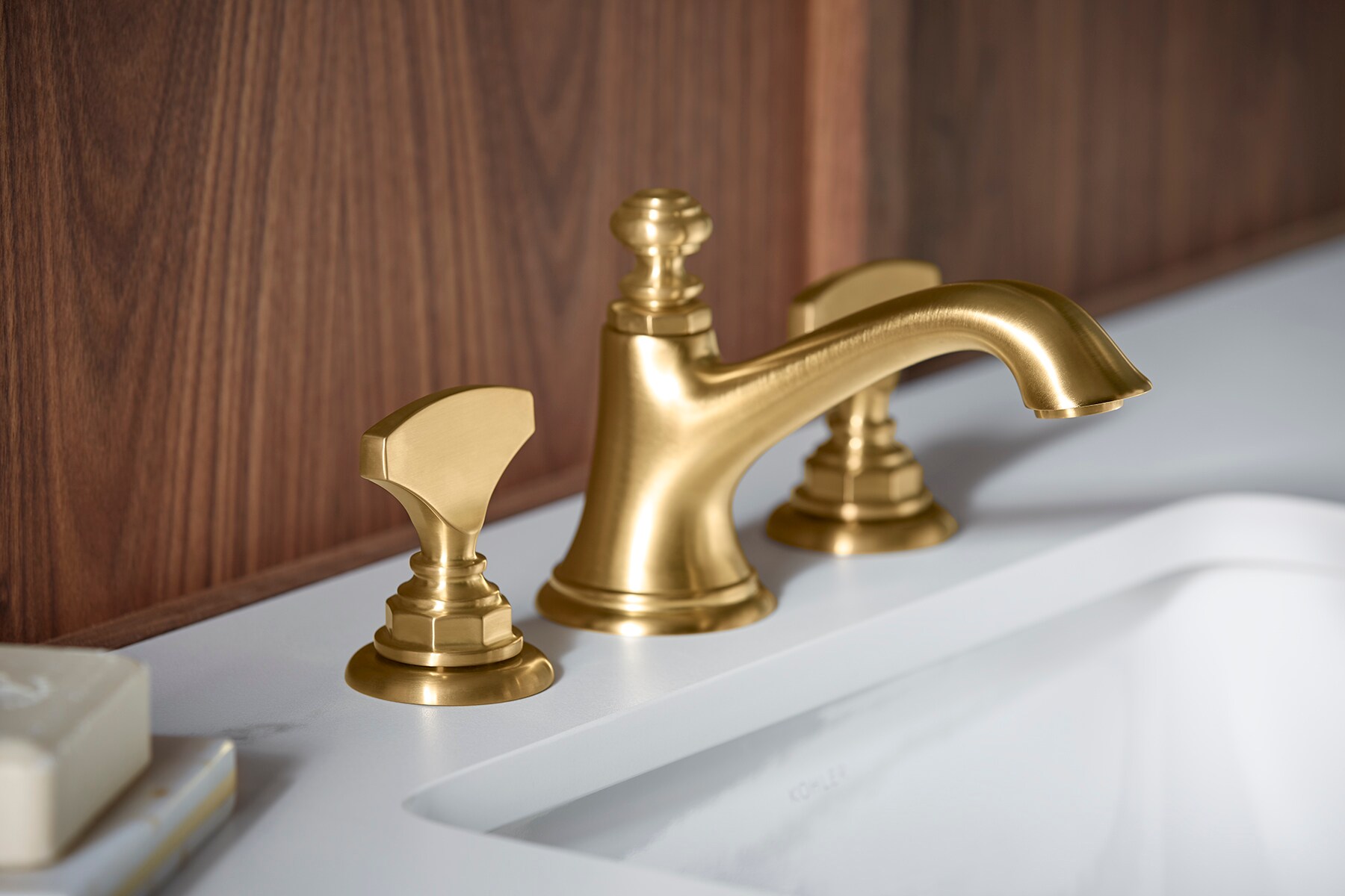 Manija de grifo de bañera de dos manijas en bronce frotado con aceite KOHLER