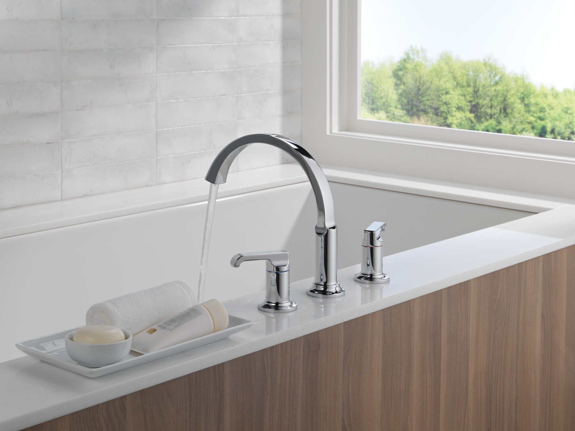 Manija de grifo para lavabo de baño de una sola manija con acabado cromado Lumicoat de Delta H588-PR