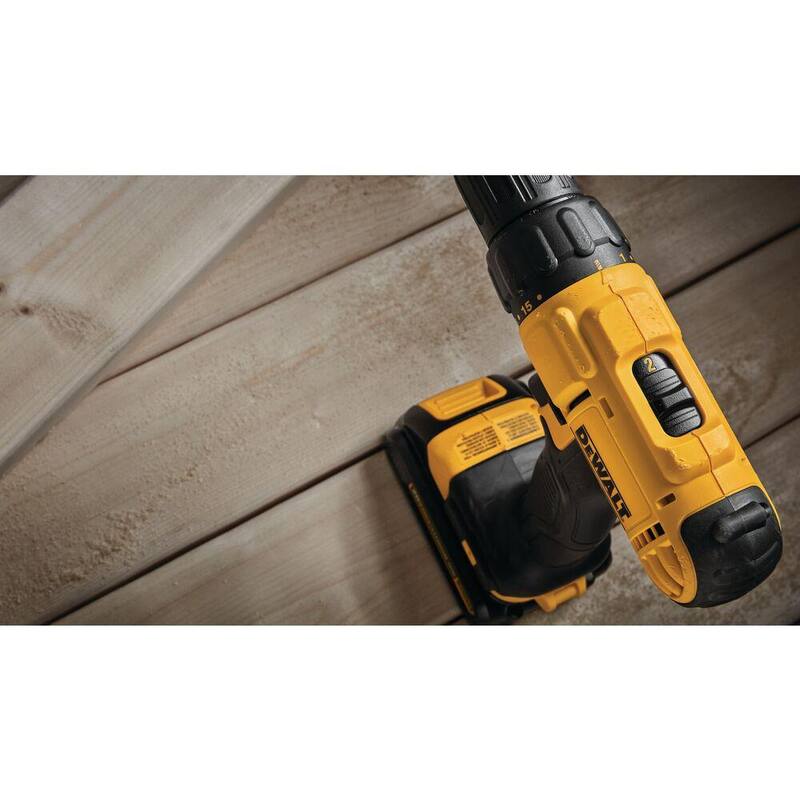 DEWALT Taladro/destornillador inalámbrico de 20V Máx. 1/2 pulg., (2) baterías de 20V 1.3Ah, cargador y estuche - DCD771C2