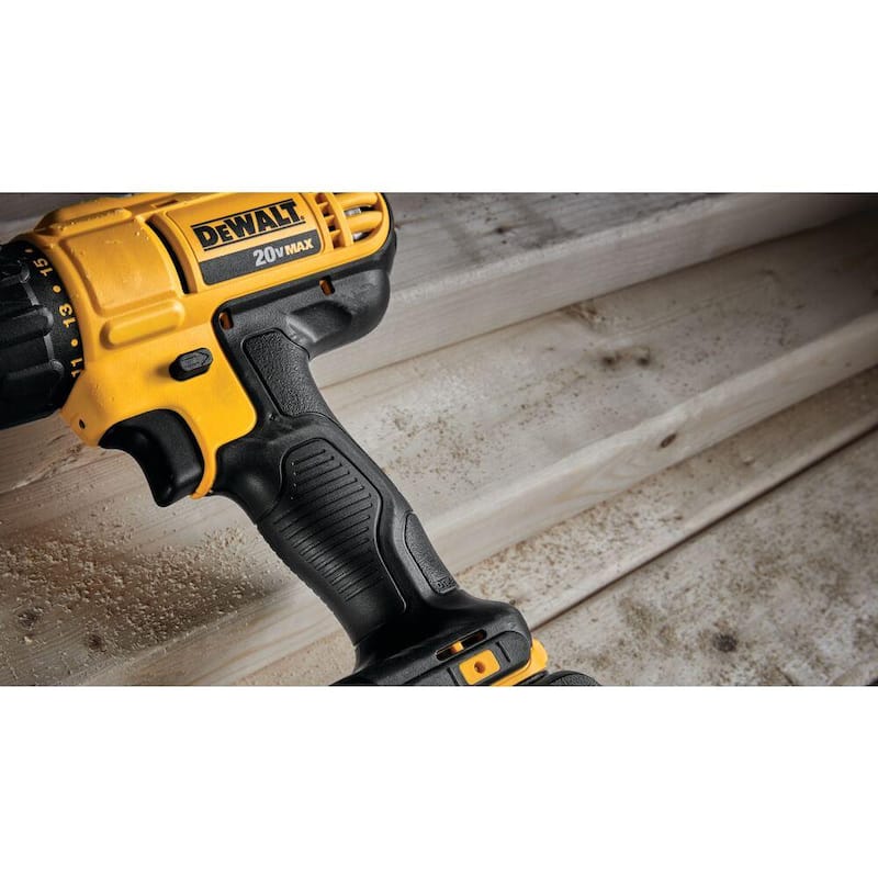 DEWALT Taladro/destornillador inalámbrico de 20V Máx. 1/2 pulg., (2) baterías de 20V 1.3Ah, cargador y estuche - DCD771C2