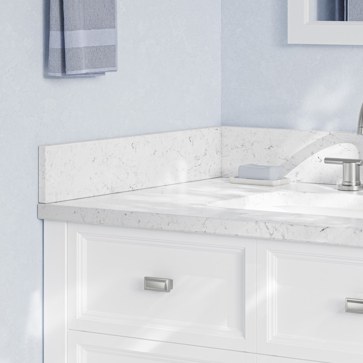 Salpicadura lateral de baño de mármol Carrara engineered de 4 pulgadas de alto x 21 pulgadas de largo de allen + roth