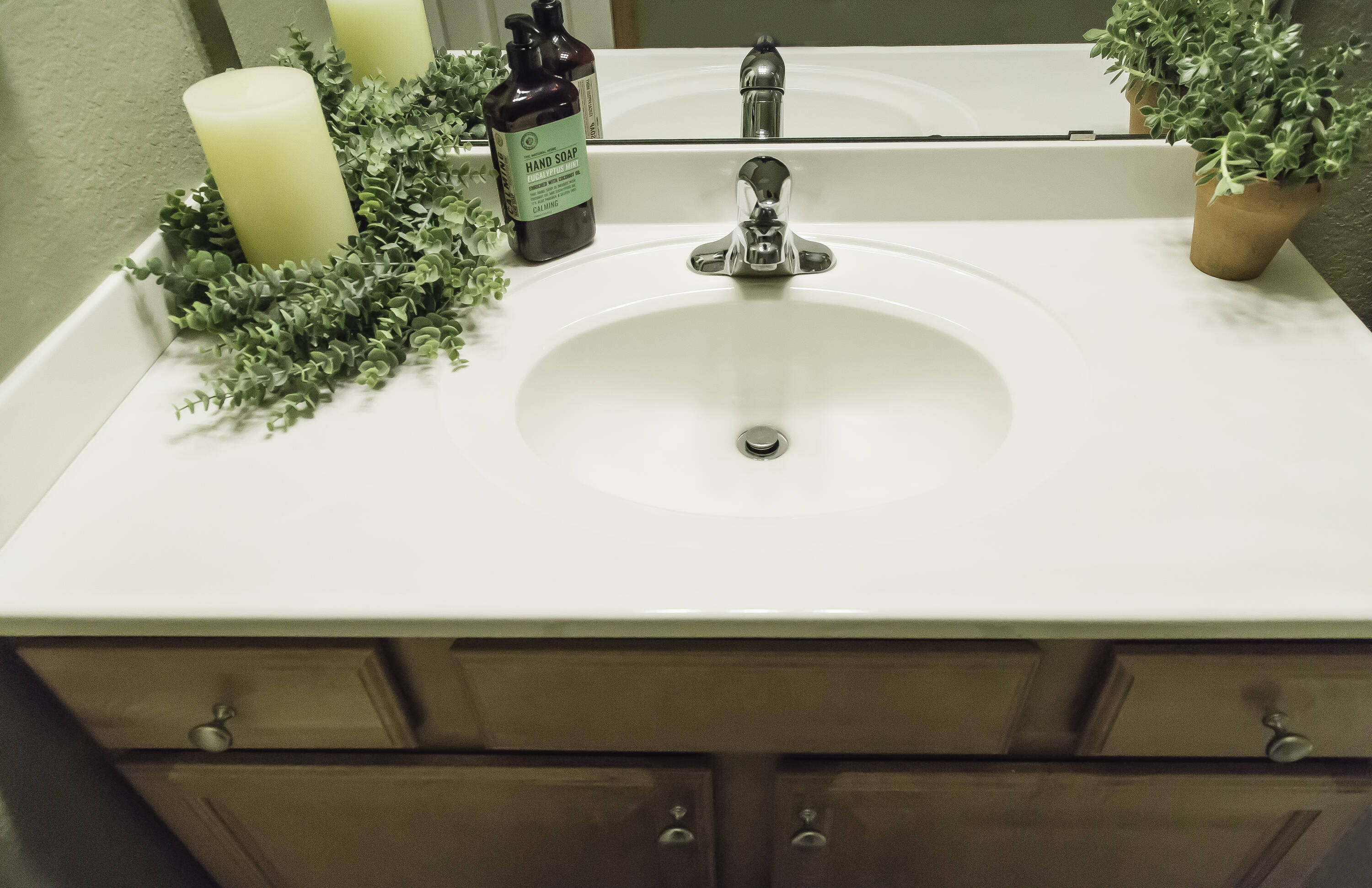 Encimera de baño de mármol cultivado con fregadero individual en remolino marfil de 37 pulgadas x 22 pulgadas, con 3 orificios - Diseño de Casa