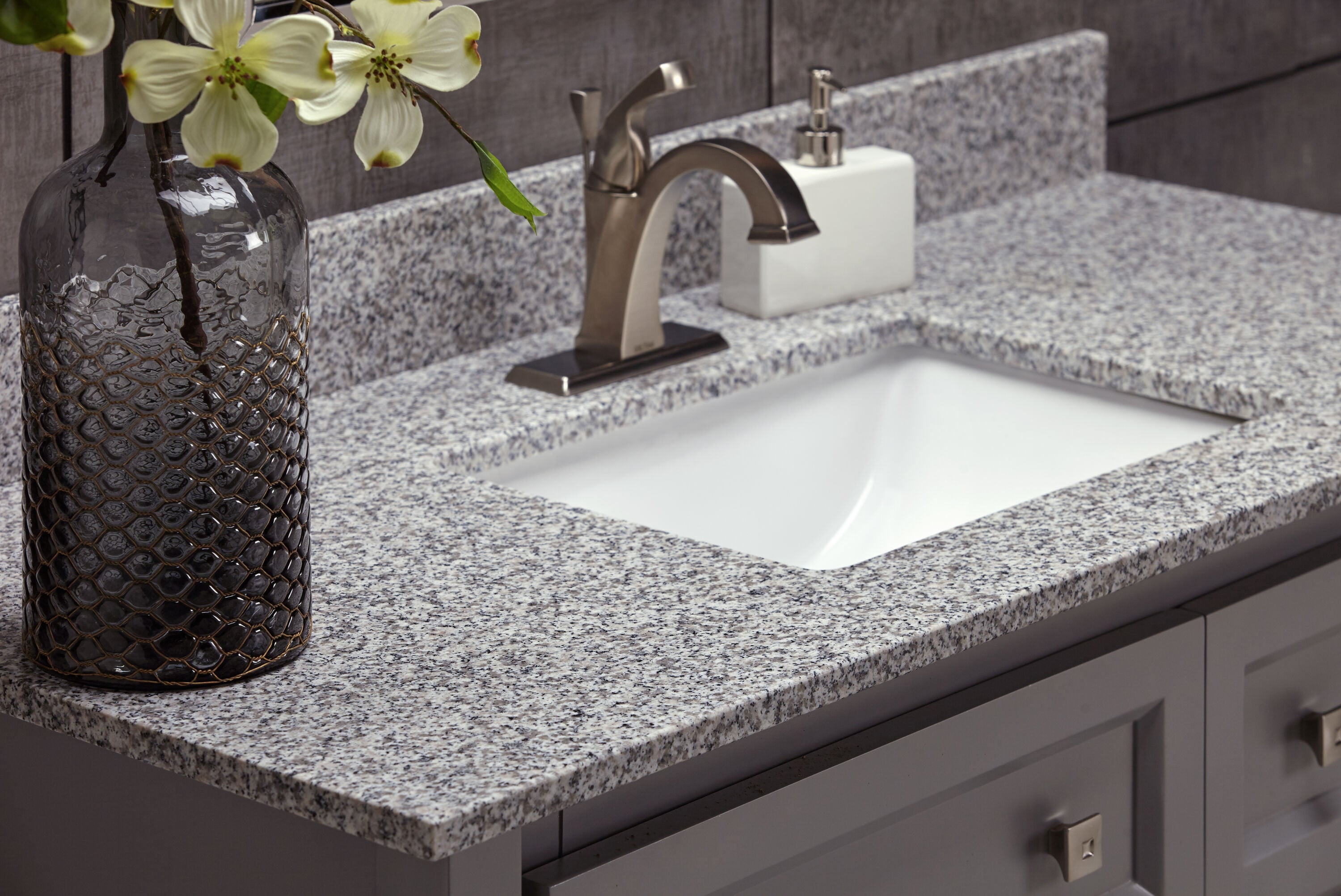 Tapa de tocador de baño de granito litos pulido de 31 pulgadas x 22 pulgadas con fregadero individual bajo encimera de 3 agujeros MarCraft Vista