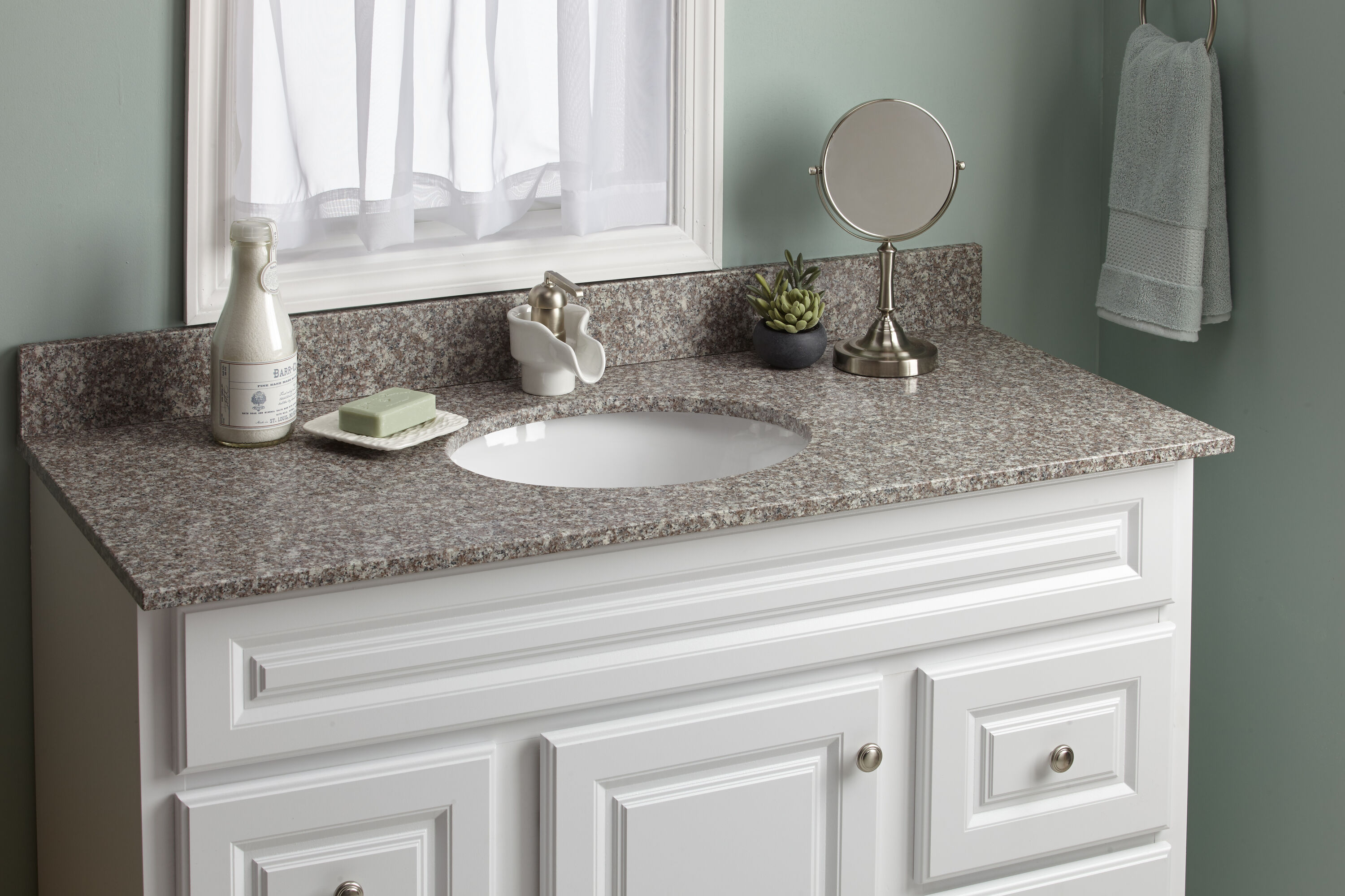 Cubierta de baño para tocador con fregadero individual, agujeros para grifería, de granito pulido Beaumont de 31 pulgadas x 22 pulgadas de MarCraft Vista VGBE3122801.