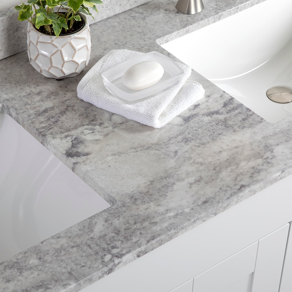 Tapa de tocador de baño de mármol cultivado Solstice de 61 pulgadas x 22 pulgadas con doble lavabo bajo encimera encastrada y 6 orificios de Style Selections Stone Effects R42 VT6122DB.