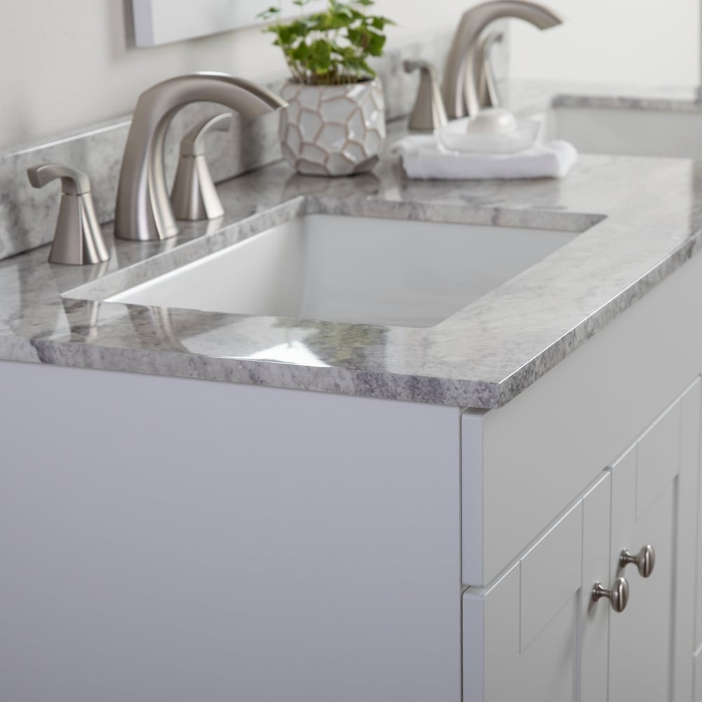 Tapa de tocador de baño de mármol cultivado Solstice de 61 pulgadas x 22 pulgadas con doble lavabo bajo encimera encastrada y 6 orificios de Style Selections Stone Effects R42 VT6122DB.