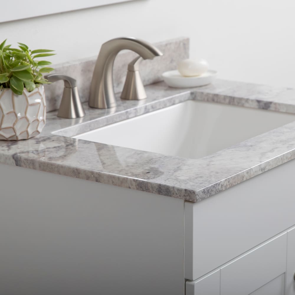 Cubierta de tocador de baño de mármol cultivado Solstice con lavabo individual bajo encimera y 3 orificios de 31 pulgadas x 22 pulgadas de Stone Effects de Style Selections.