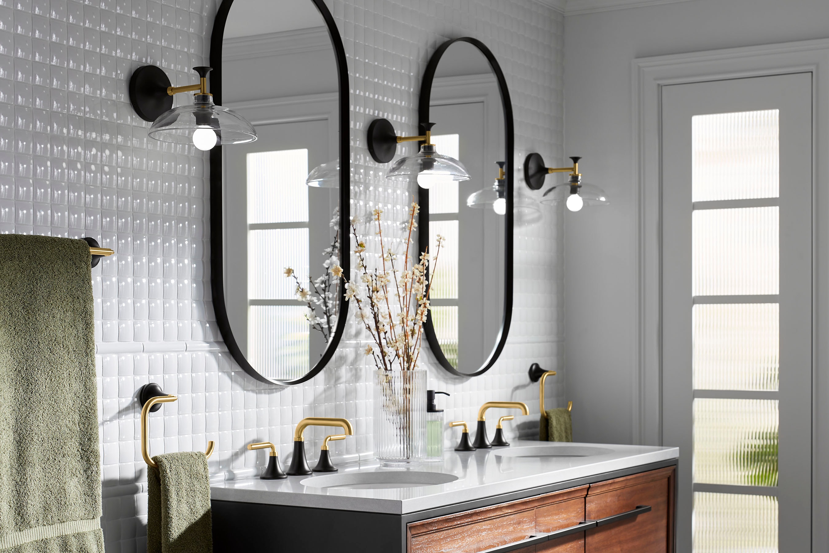 Tocador de baño con doble lavamanos bajo cubierta de cuarzo Eternal Serena de 61 pulgadas x 22.44 pulgadas y 2 orificios de KOHLER Silestone