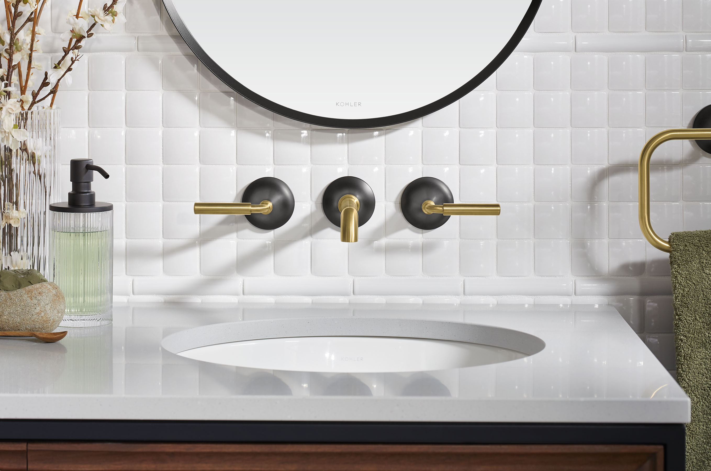 Tocador de baño con doble lavamanos bajo cubierta de cuarzo Eternal Serena de 61 pulgadas x 22.44 pulgadas y 2 orificios de KOHLER Silestone
