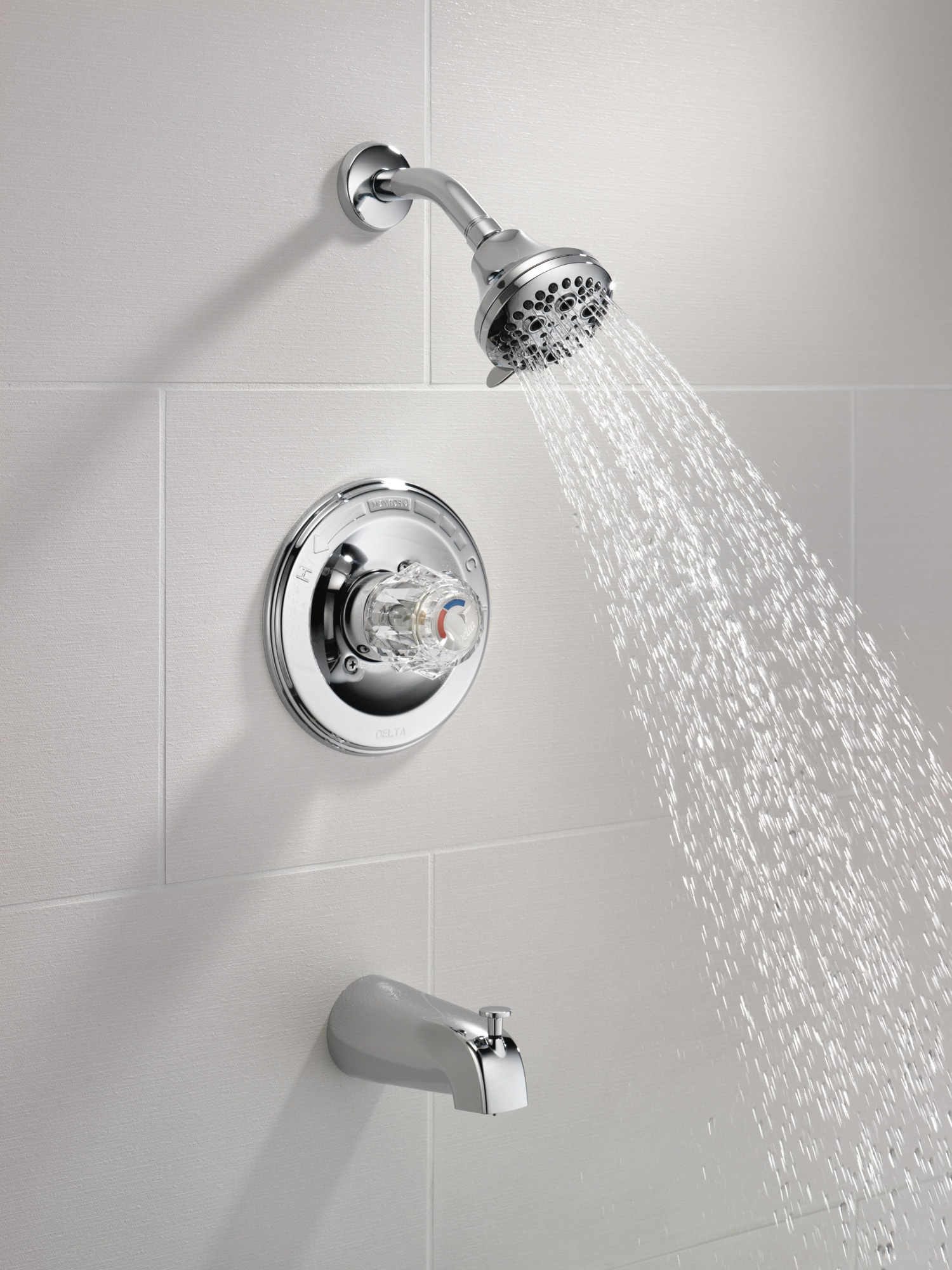 Grifo de Bañera y Ducha redondo de 2.625 pulgadas con 1 Manija y Funciones Múltiples en Cromo Clásico Delta incluye Válvula T13422