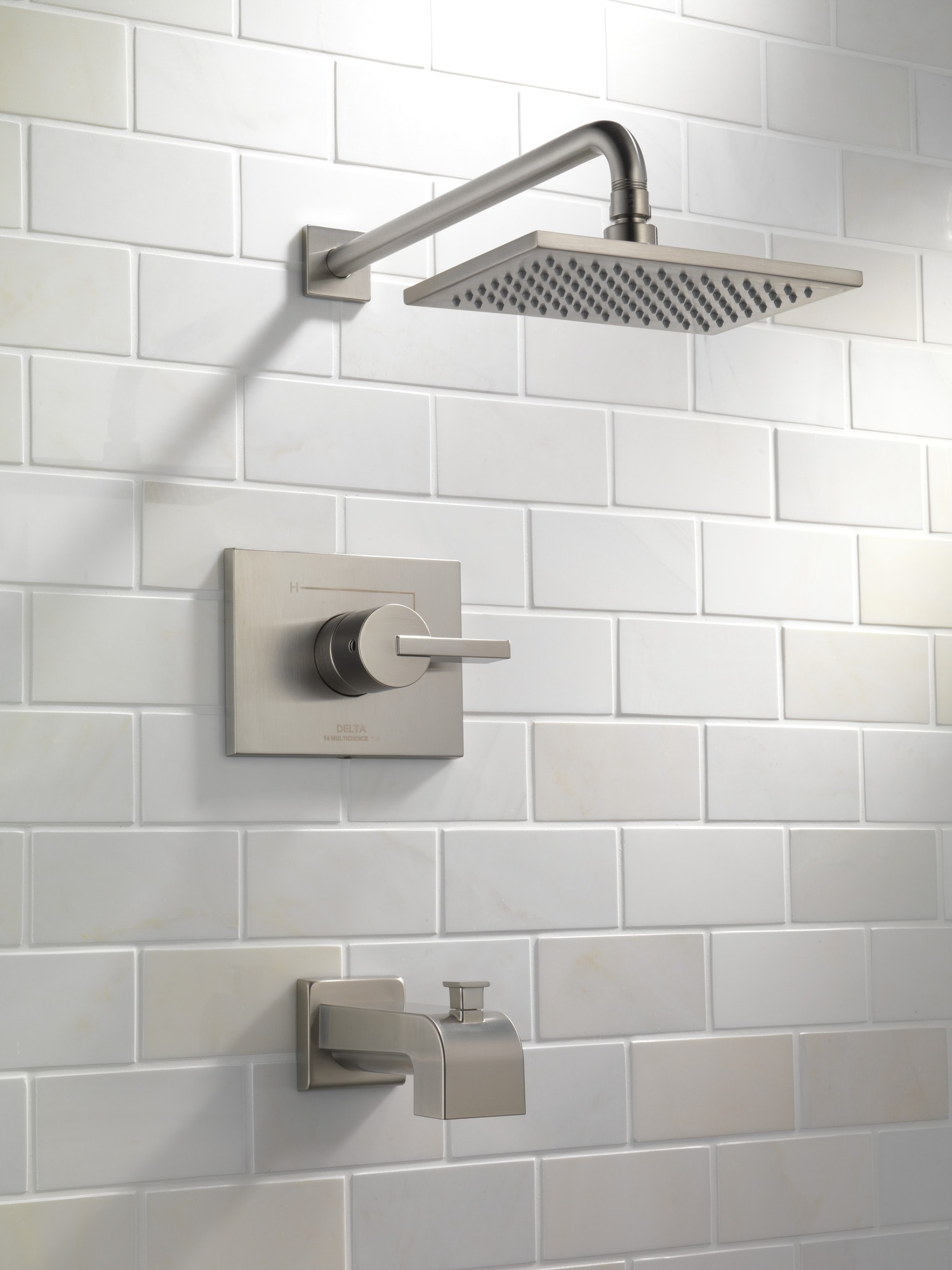 Mezcladora de regadera y bañera cuadrada de acero inoxidable Delta Vero de 1 manija y función única de 8.656 pulgadas con válvula incluida T14453-SS.