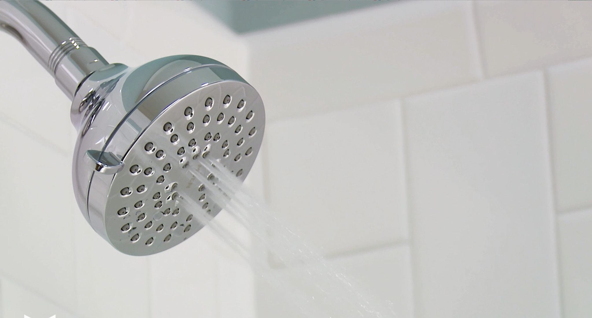 Grifo de bañera y ducha redonda de 3.5 pulgadas de función múltiple con válvula cromada de Moen Adler 1 manija