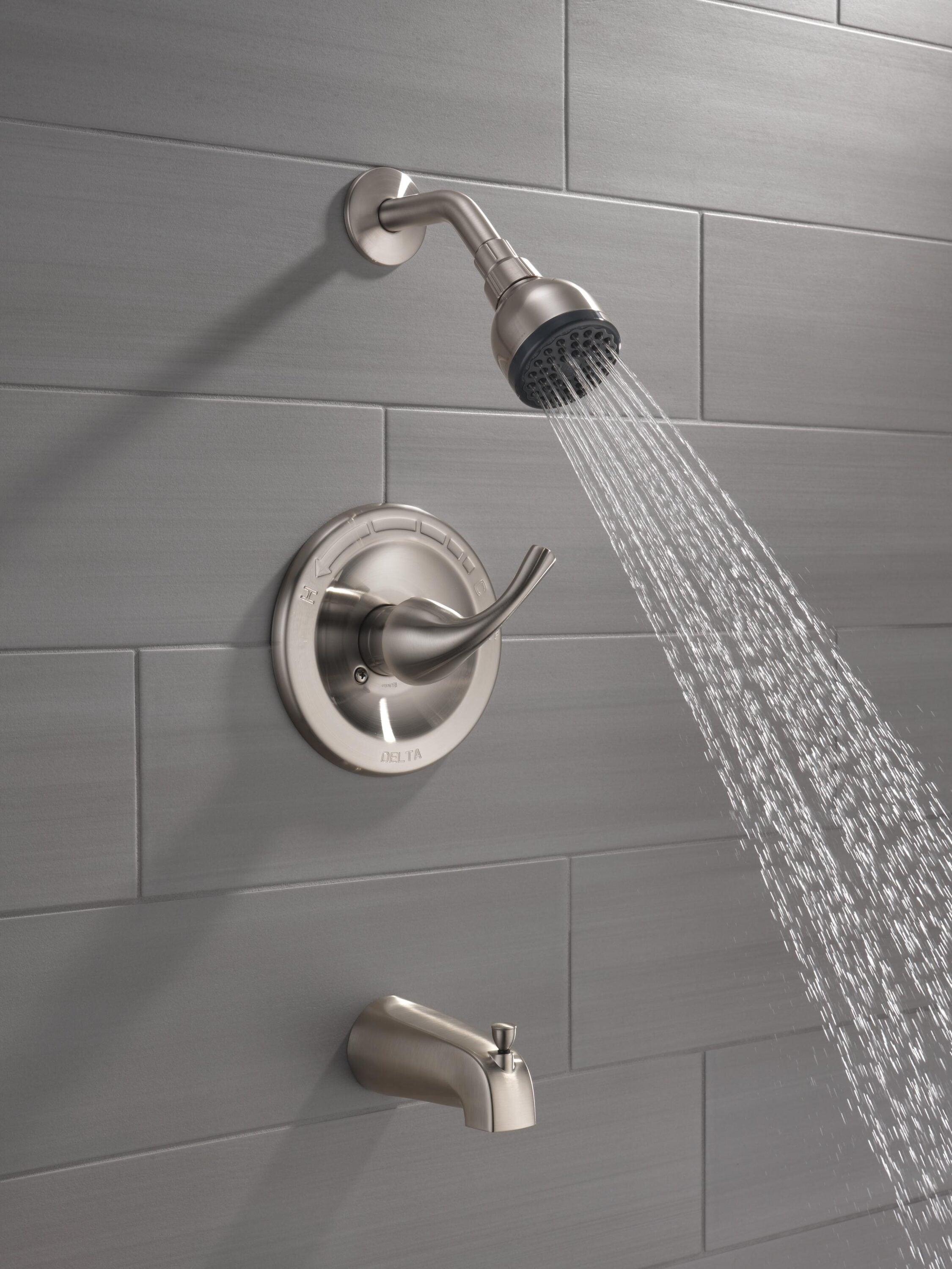 Llave mezcladora de bañera y regadera redonda de acero inoxidable con una sola manija y función única Delta Foundations con válvula B114915C-SS