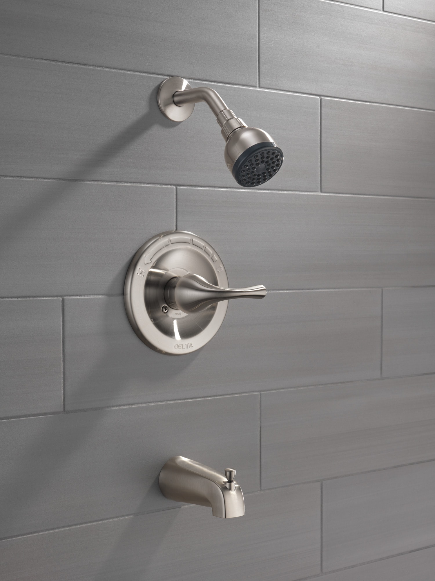 Llave mezcladora de bañera y regadera redonda de acero inoxidable con una sola manija y función única Delta Foundations con válvula B114915C-SS