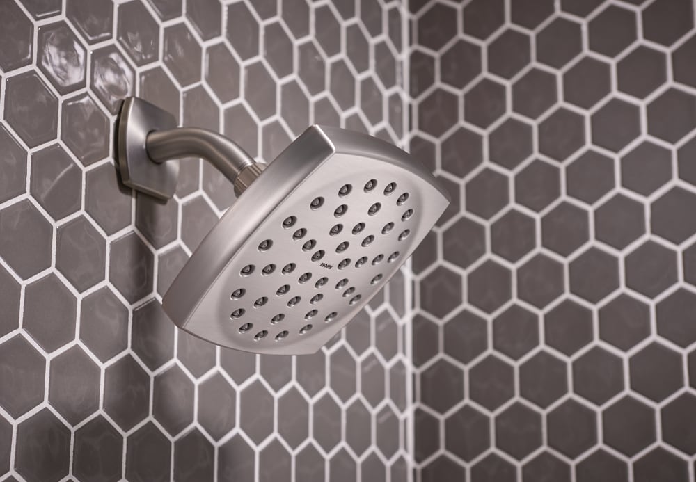 Grifo de bañera y ducha de 1 mango en níquel cepillado resistente a manchas Moen Lindor con válvula 82504SRN