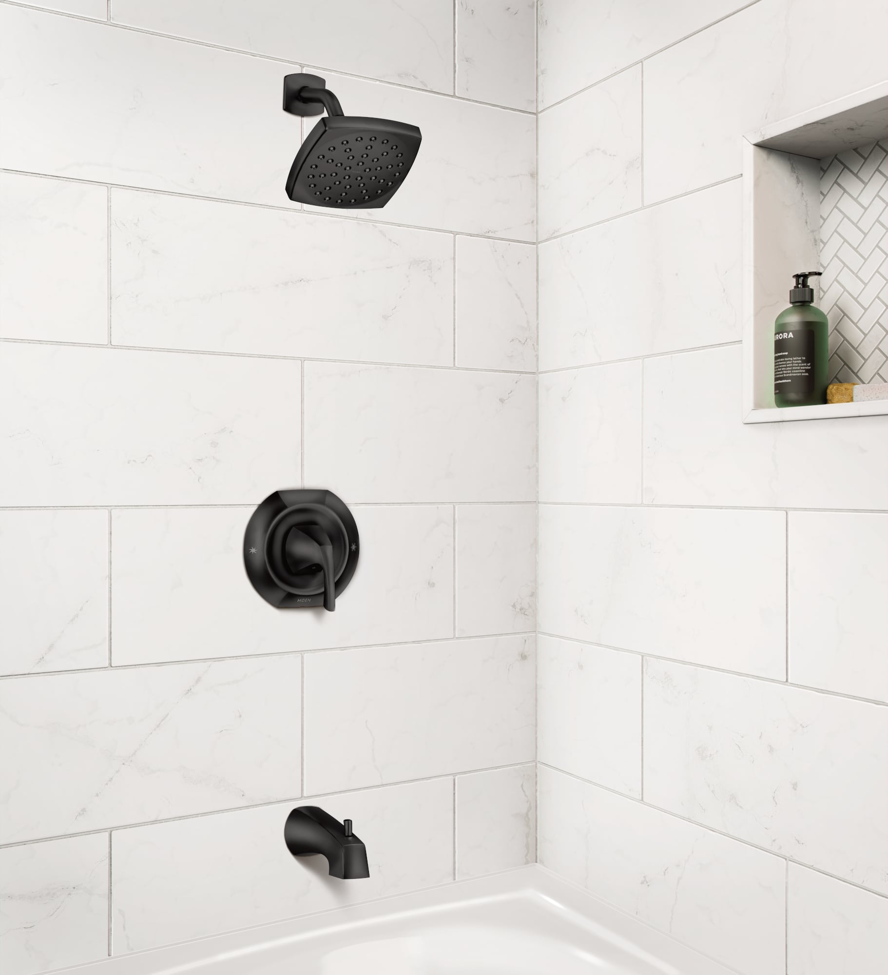 Grifo y regadera para bañera de 15 cm cuadrados con acabado negro mate de una sola manija y función única Lindor de Moen