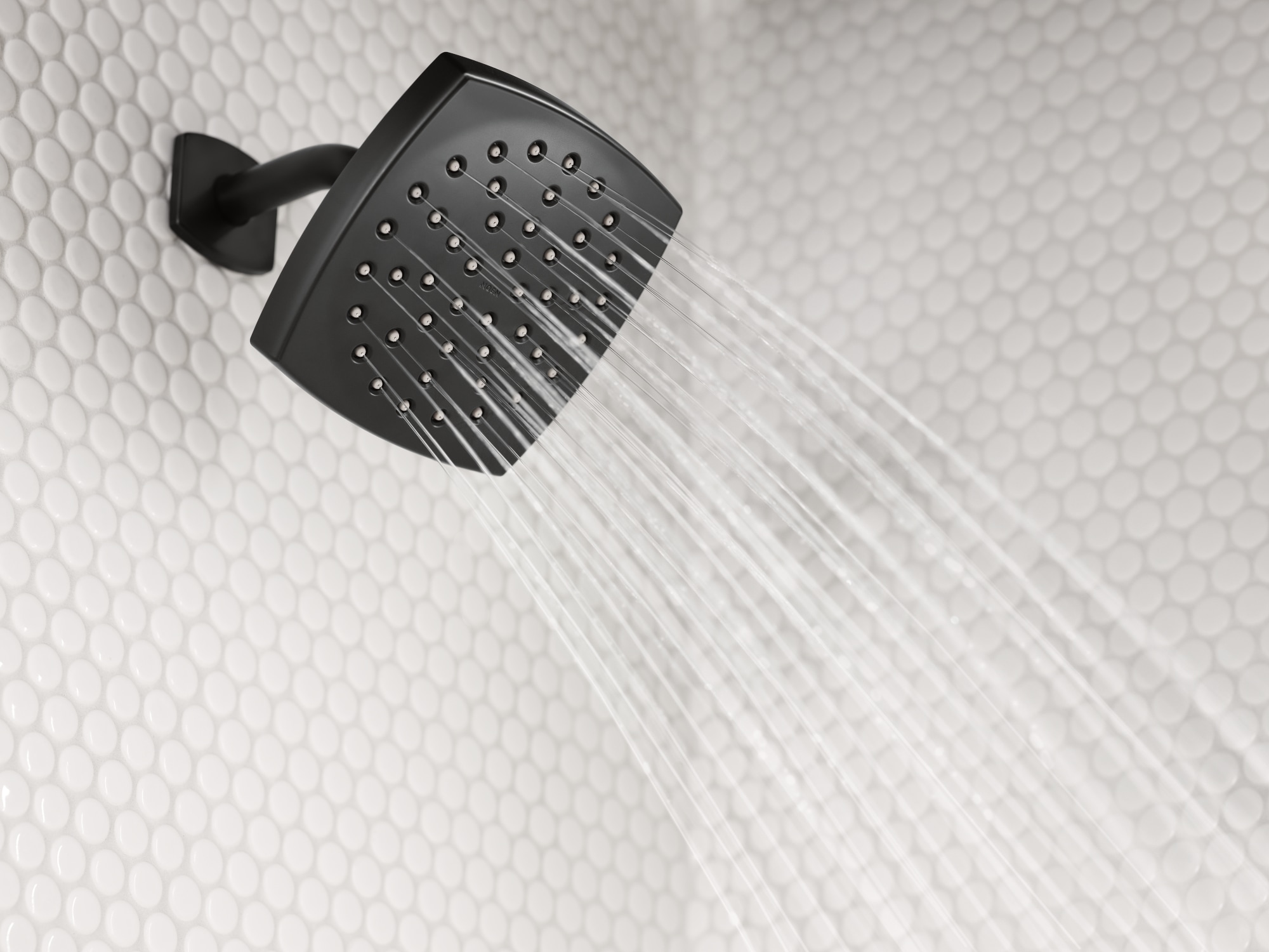 Grifo y regadera para bañera de 15 cm cuadrados con acabado negro mate de una sola manija y función única Lindor de Moen
