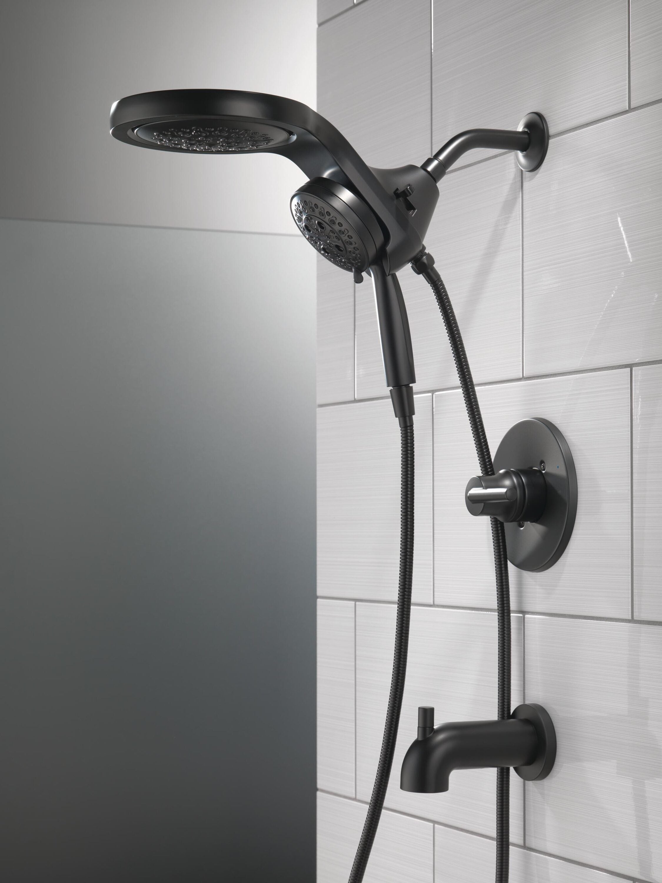 Grifo para bañera y ducha de una sola manija en negro mate Delta Trinsic, se vende por separado T14459-BLLHD.