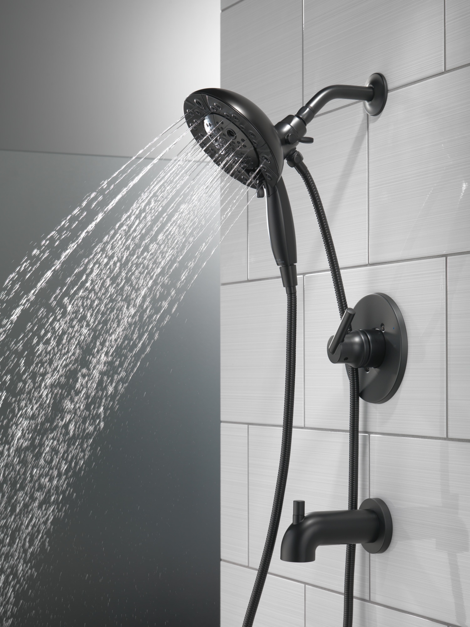 Grifo para bañera y ducha de una sola manija en negro mate Delta Trinsic, se vende por separado T14459-BLLHD.
