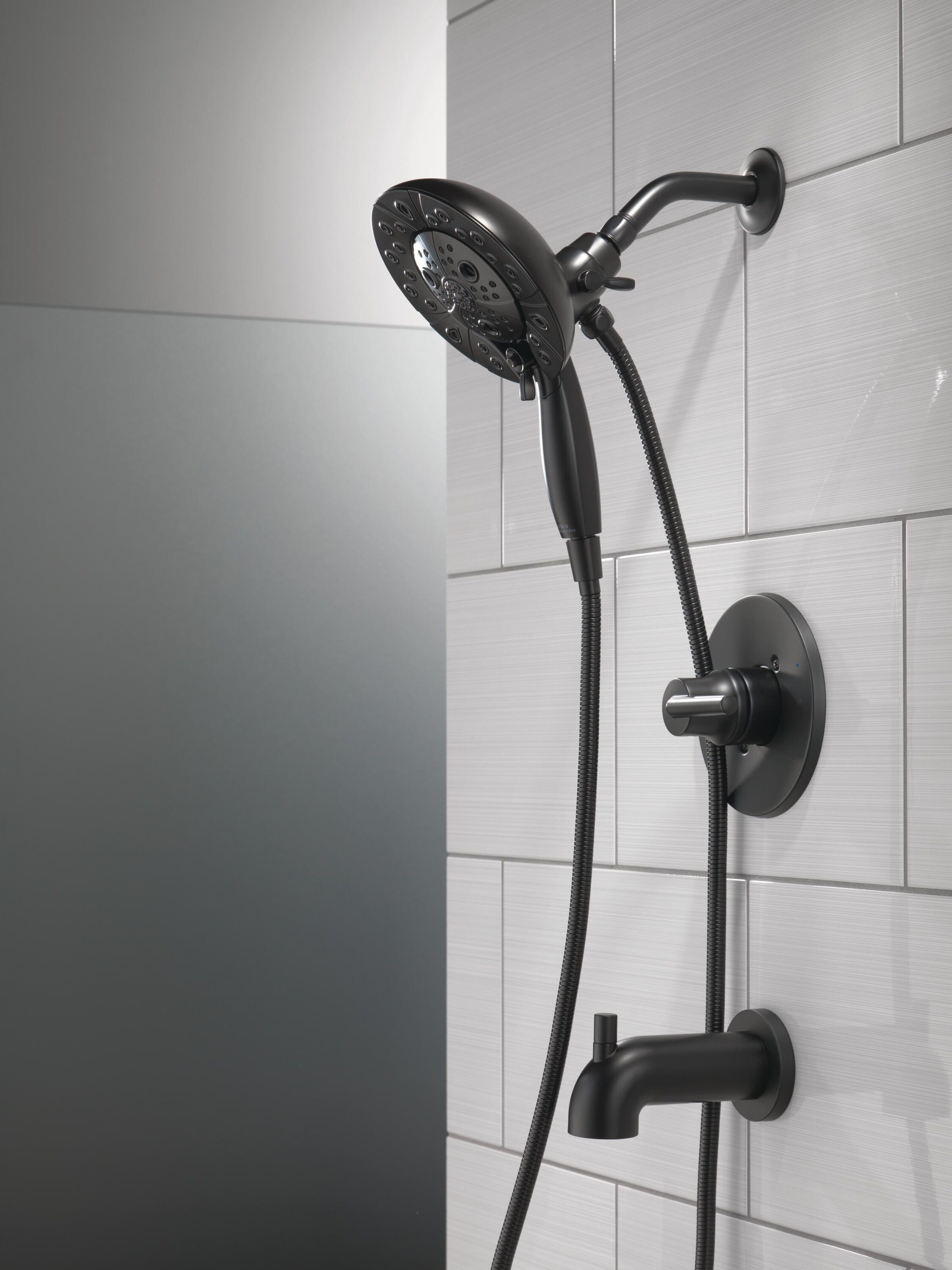 Grifo para bañera y ducha de una sola manija en negro mate Delta Trinsic, se vende por separado T14459-BLLHD.