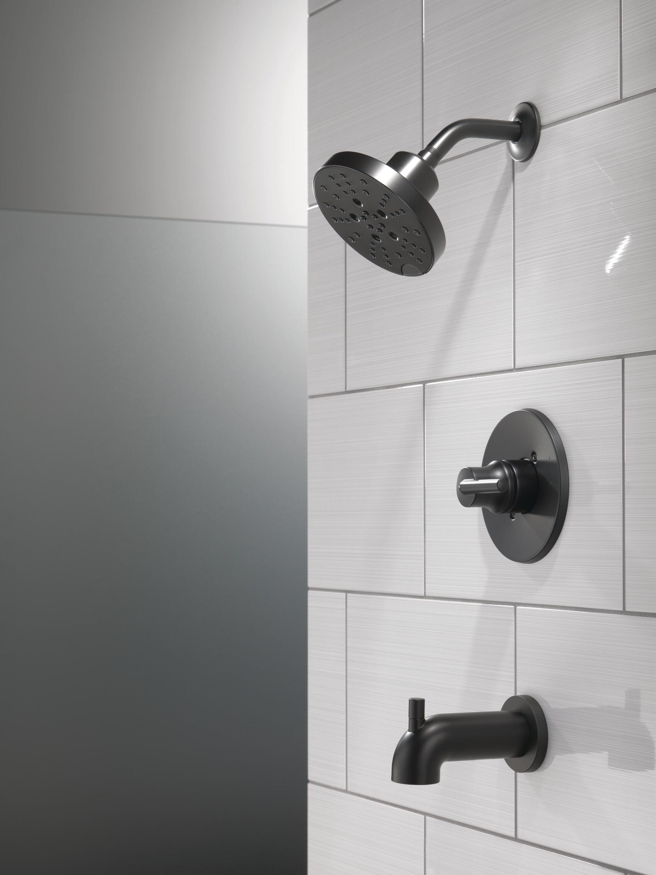 Grifo para bañera y ducha de una sola manija en negro mate Delta Trinsic, se vende por separado T14459-BLLHD.