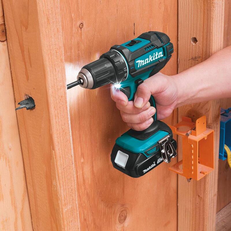 Kit de taladro destornillador Compacto inalámbrico de velocidad variable de 1/2 pulg. con batería de ion de litio LXT de 18V y 1.5 Ah de Makita con bolsa de herramientas - XFD10SY.