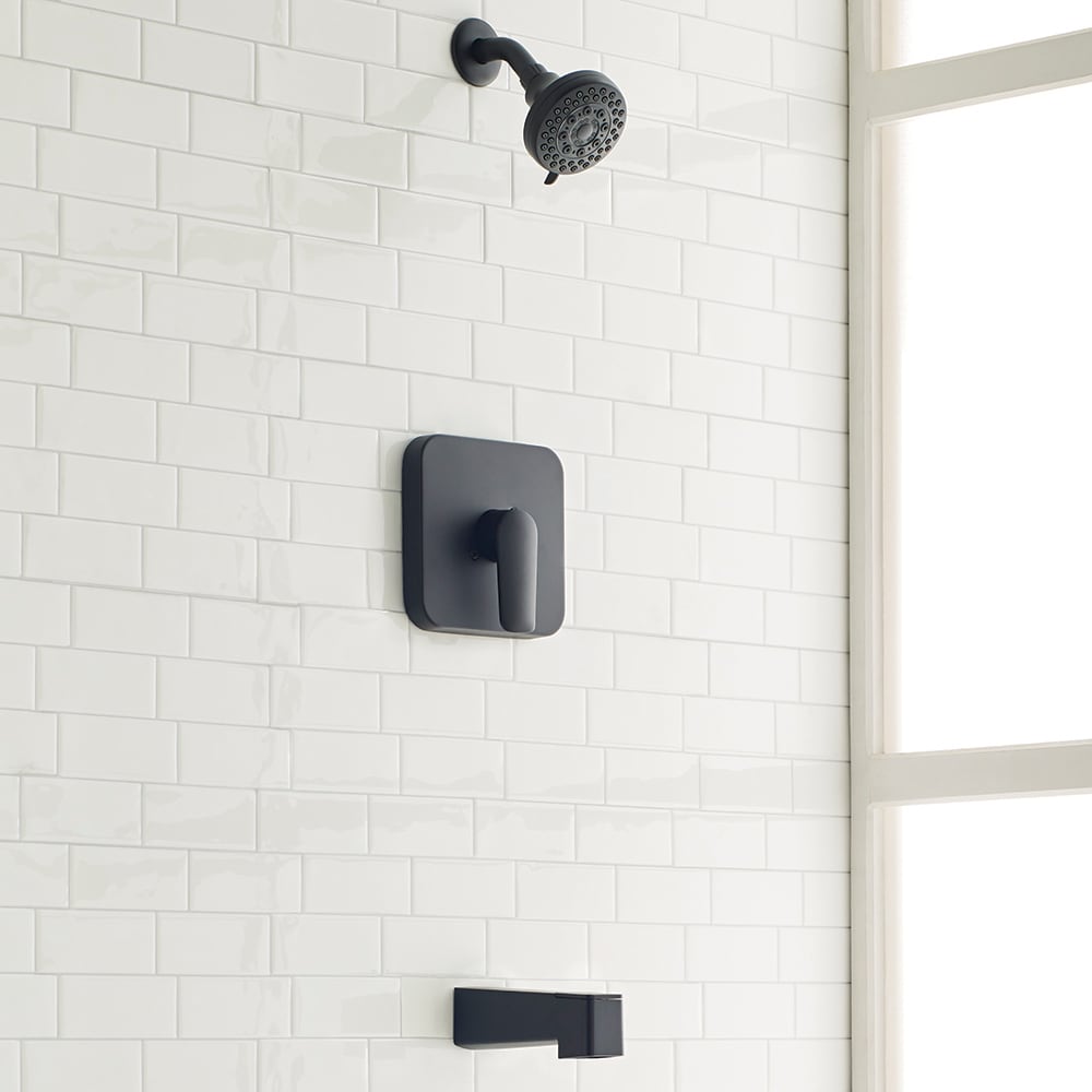 Grifo de bañera y ducha redondo de 1 manija en negro mate de la colección Dunmore de allen + roth con función multiusos y válvula