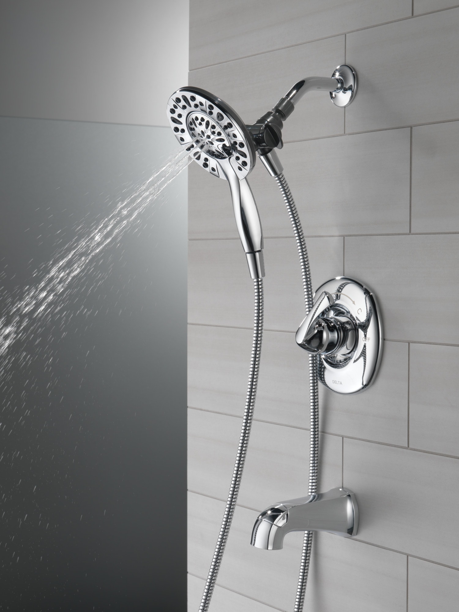 Grifo de bañera y ducha redondo de 6 pulgadas con cromo Larkin de Delta de una sola manija y funciones múltiples con válvula 144890-I.