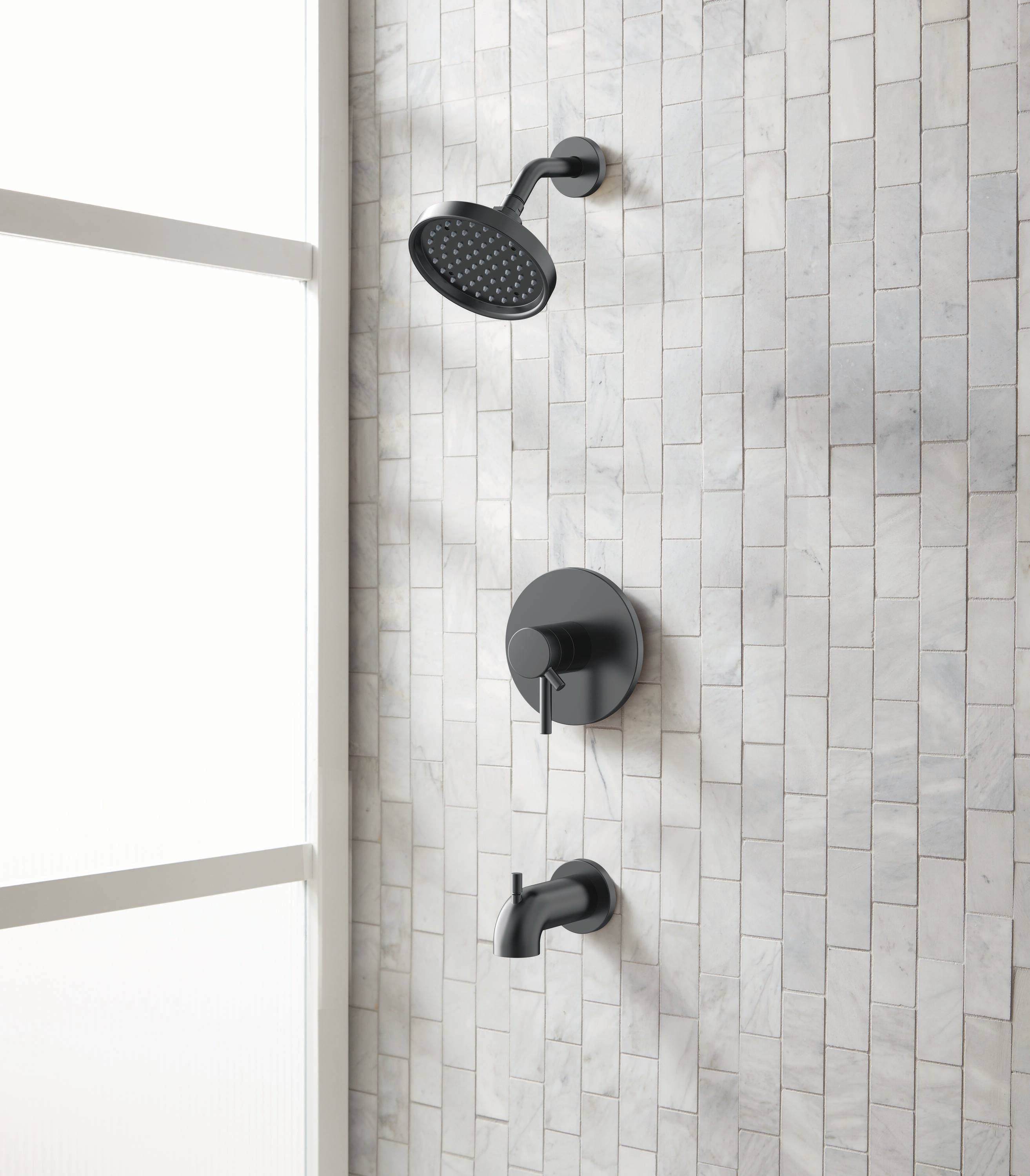 Grifo de Bañera y Ducha Redondo de 6 Pulgadas con Acabado Negro Mate de dos Manijas y Función Única "Harlow" de allen + roth