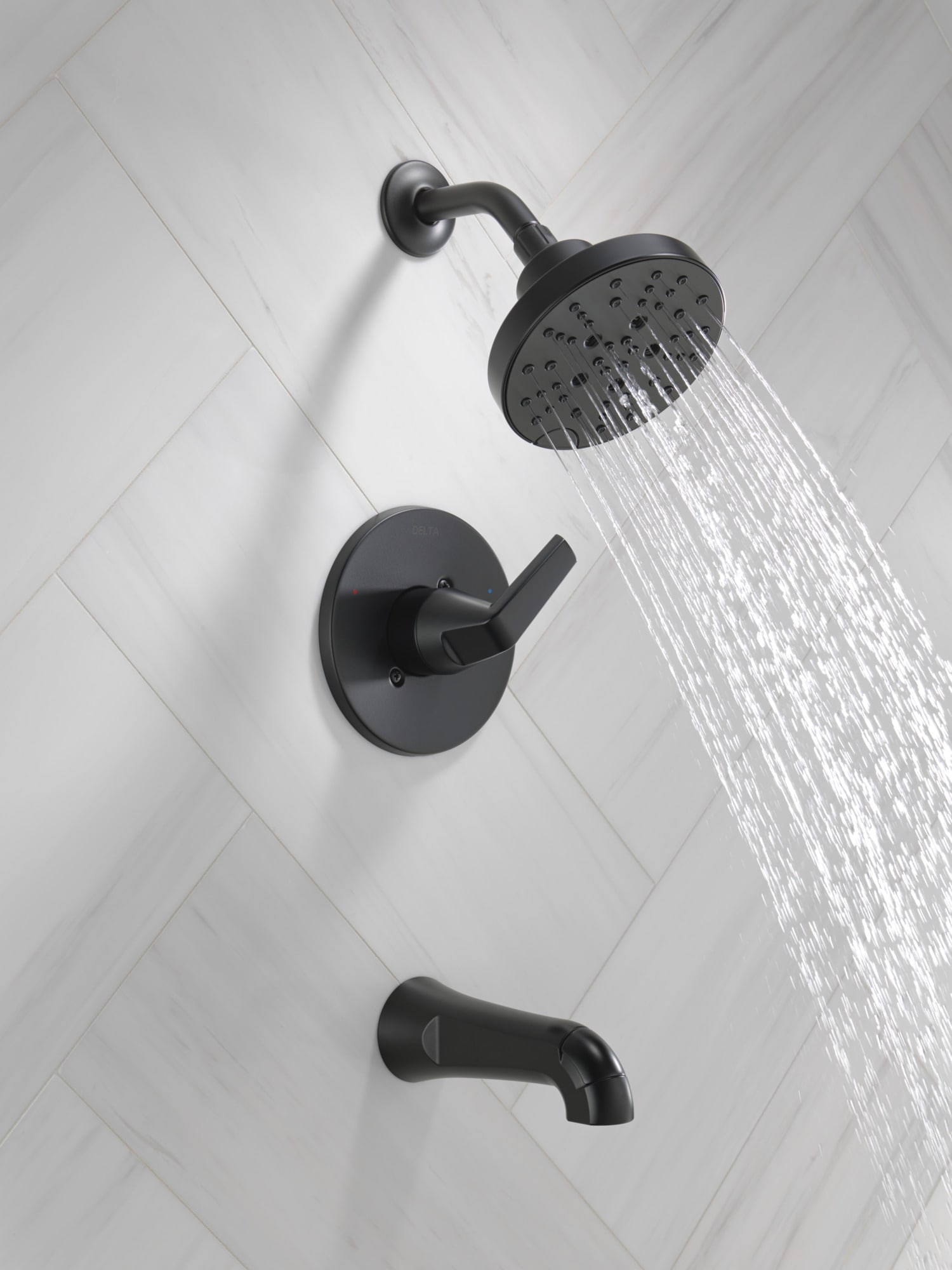 Llave mezcladora negra mate de una manija con función múltiple de 6 pulgadas para bañera y regadera redonda Delta Sparrow 144832-BL