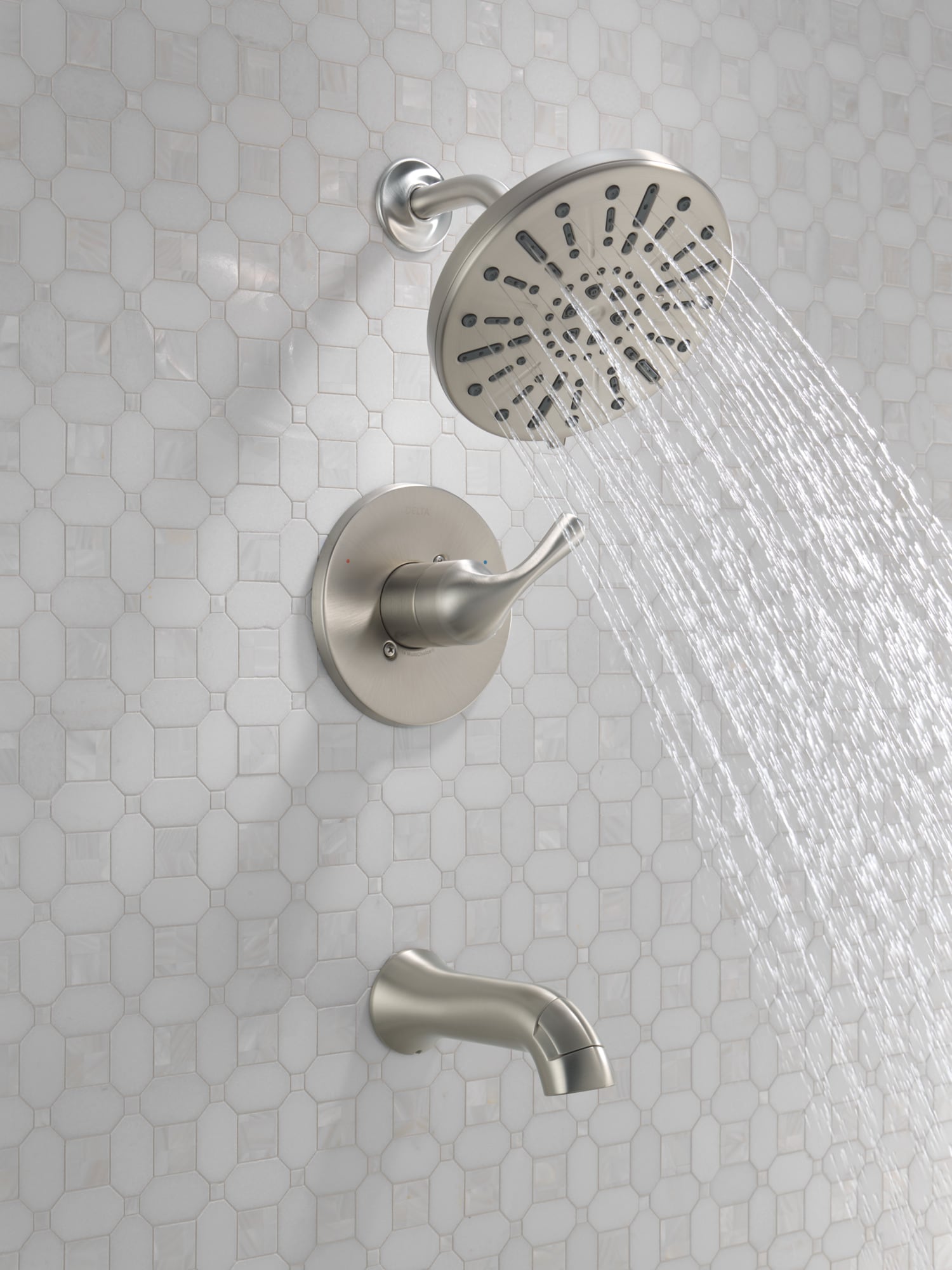 Grifería de Bañera y Ducha de 8 Pulgadas de Delta Eldren con Acabado en Níquel Cepillado y Tecnología Spotshield- Monomando Multi-funcional 144847-SP