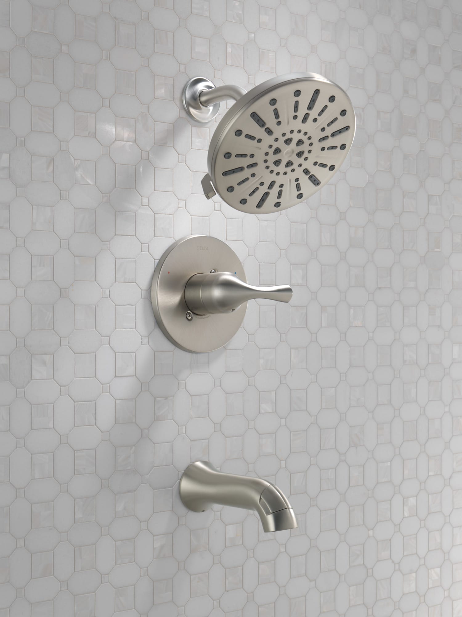 Grifería de Bañera y Ducha de 8 Pulgadas de Delta Eldren con Acabado en Níquel Cepillado y Tecnología Spotshield- Monomando Multi-funcional 144847-SP