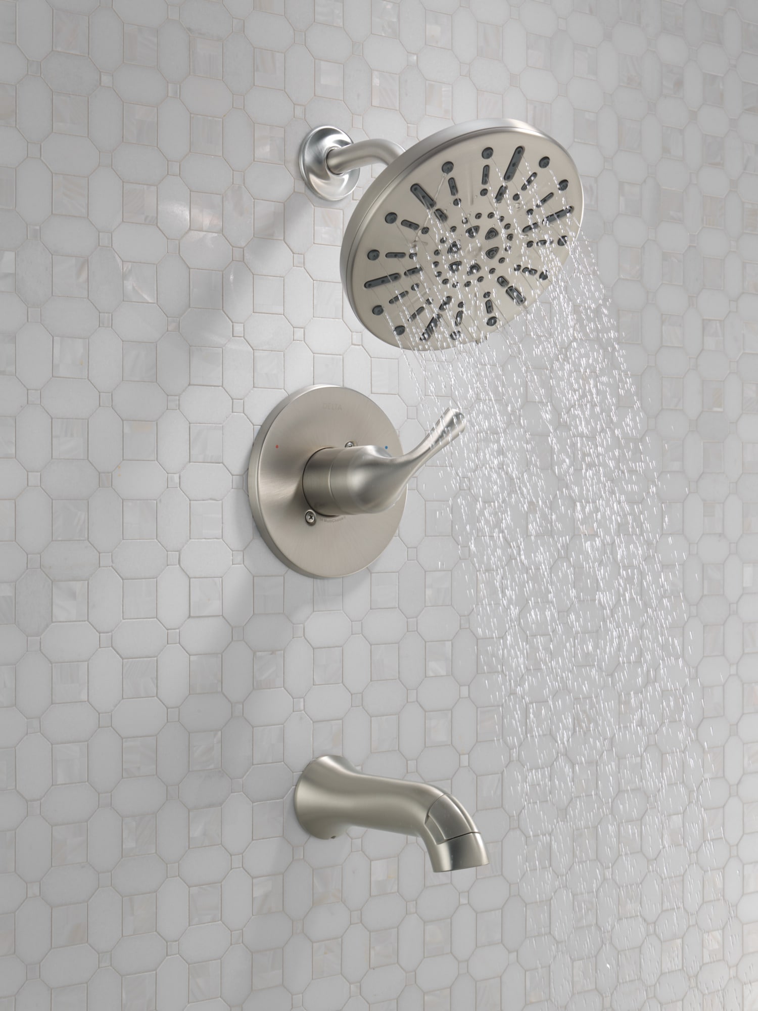 Grifería de Bañera y Ducha de 8 Pulgadas de Delta Eldren con Acabado en Níquel Cepillado y Tecnología Spotshield- Monomando Multi-funcional 144847-SP