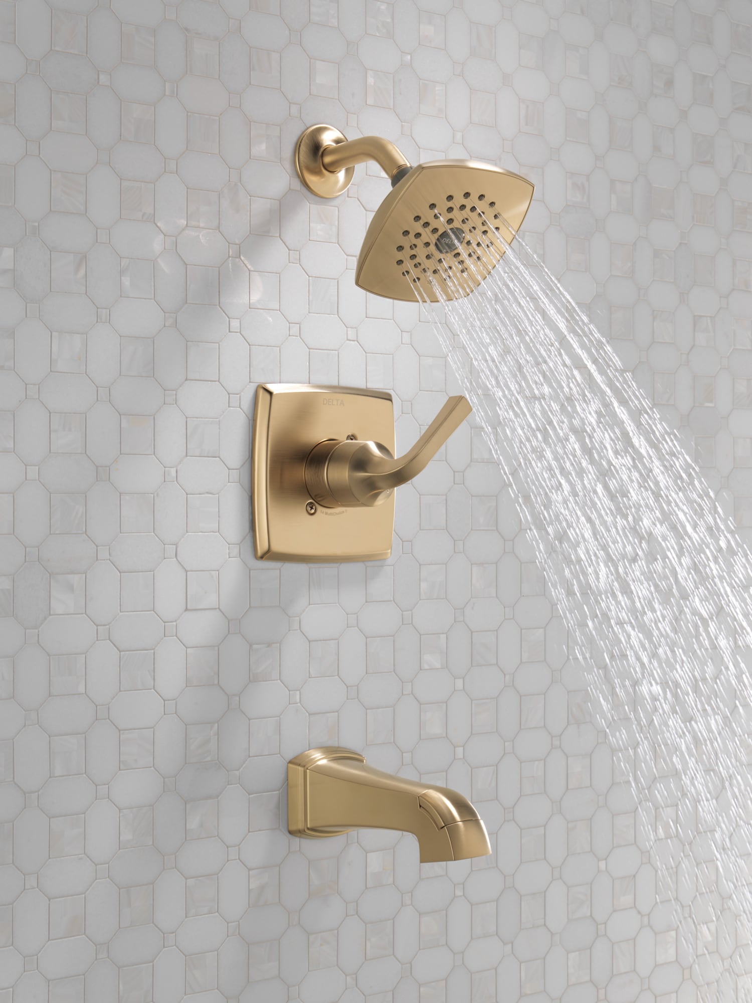 Grifo de bañera y ducha de una sola función con un mango en bronce champán de Delta Knoxville de 5.25 pulgadas cuadradas con válvula 144854-CZ