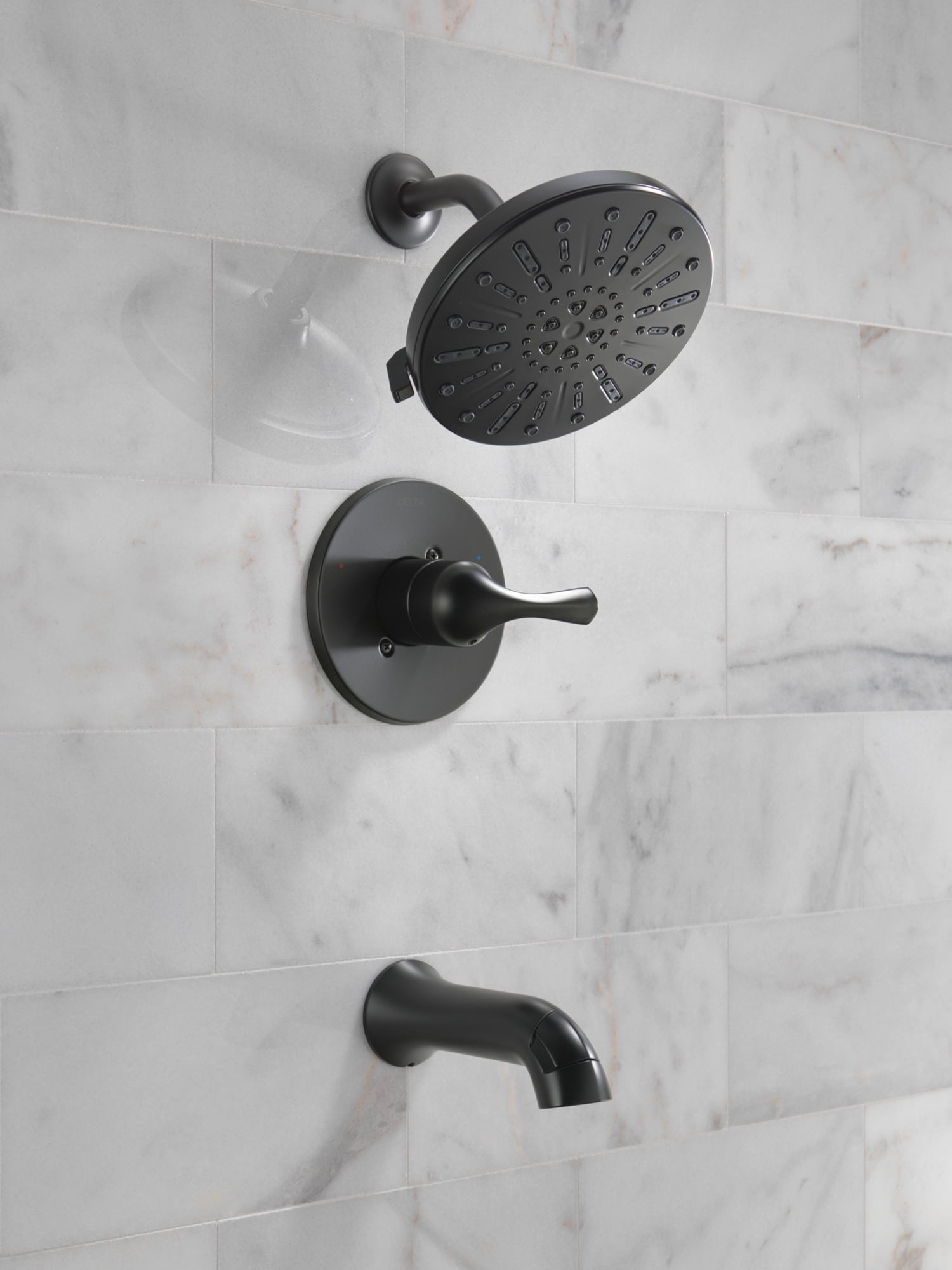 Grifo de bañera y ducha redondo de 8 pulgadas con acabado negro mate de un solo mango Delta Eldren 144847-BL