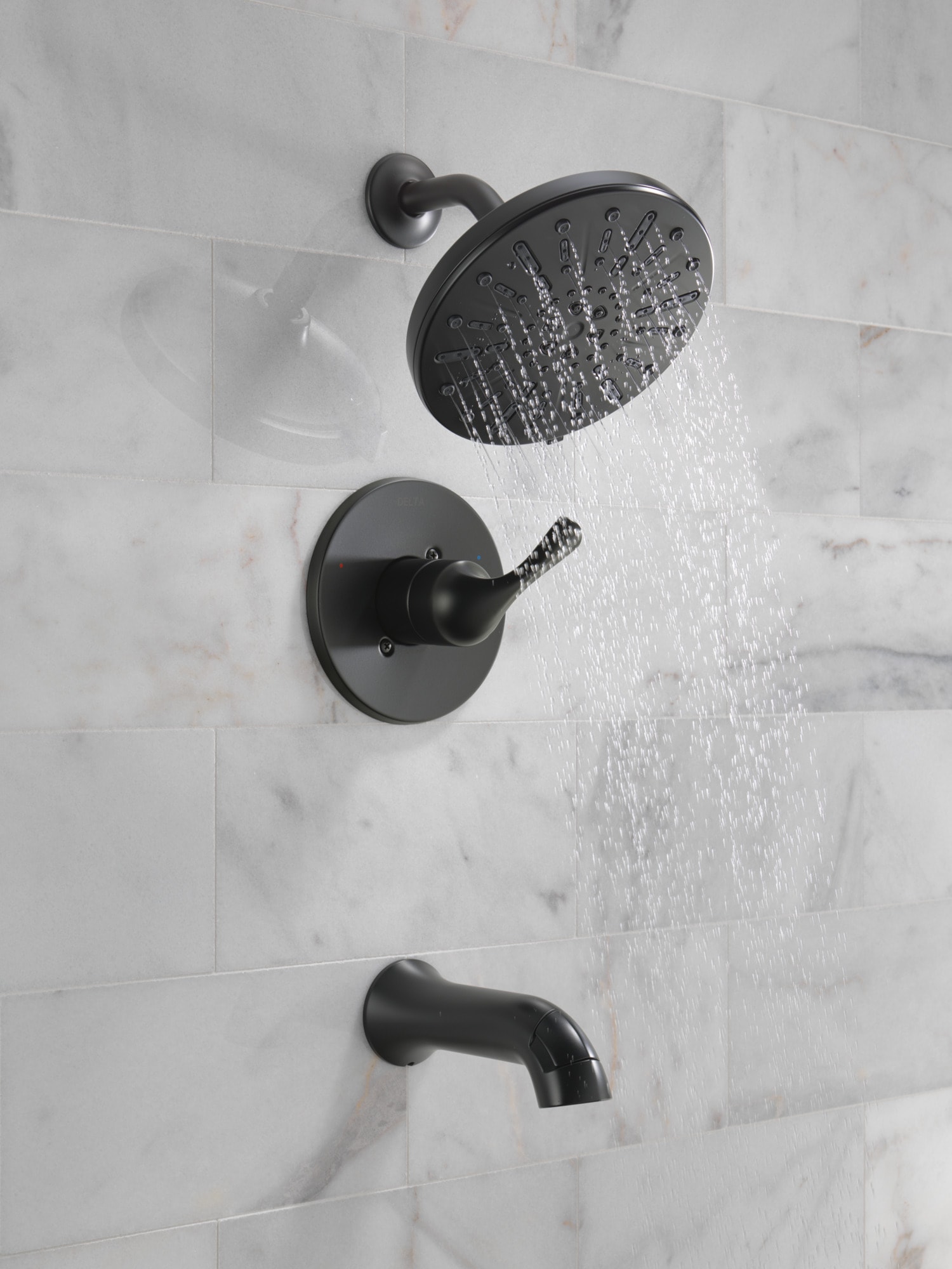 Grifo de bañera y ducha redondo de 8 pulgadas con acabado negro mate de un solo mango Delta Eldren 144847-BL