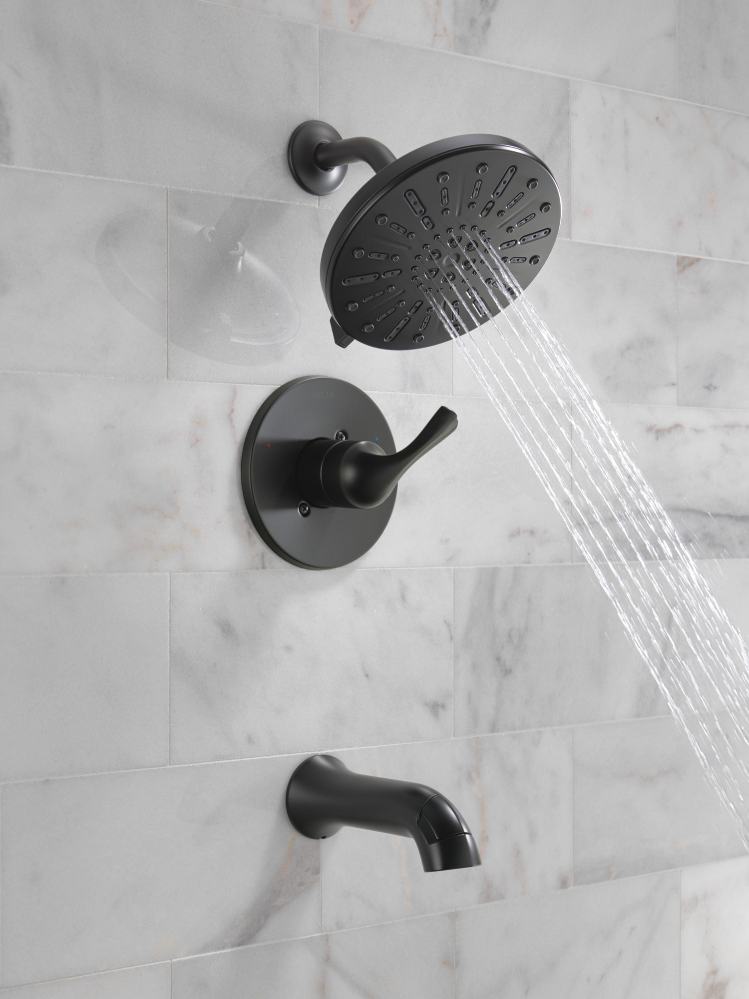 Grifo de bañera y ducha redondo de 8 pulgadas con acabado negro mate de un solo mango Delta Eldren 144847-BL