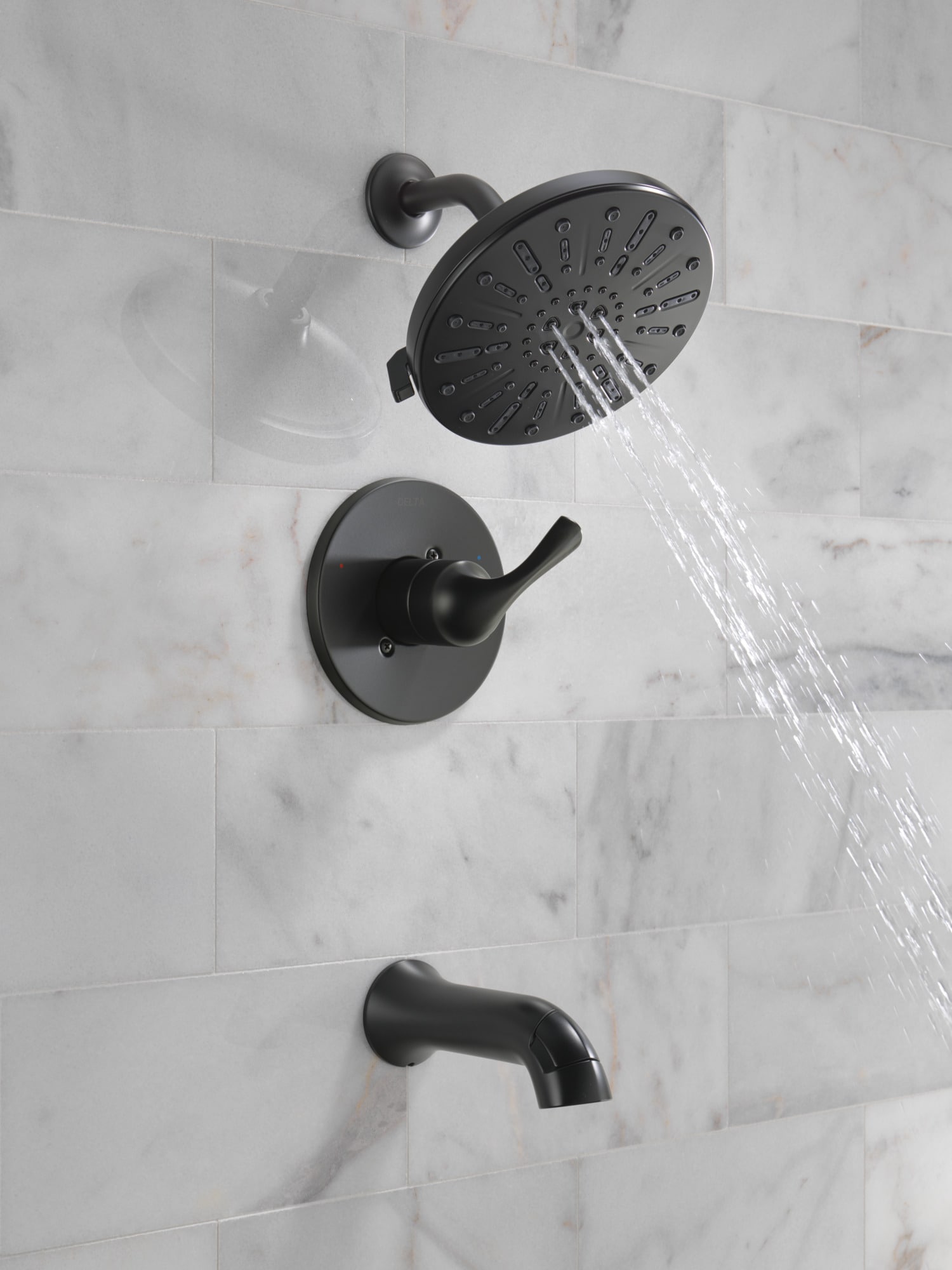 Grifo de bañera y ducha redondo de 8 pulgadas con acabado negro mate de un solo mango Delta Eldren 144847-BL