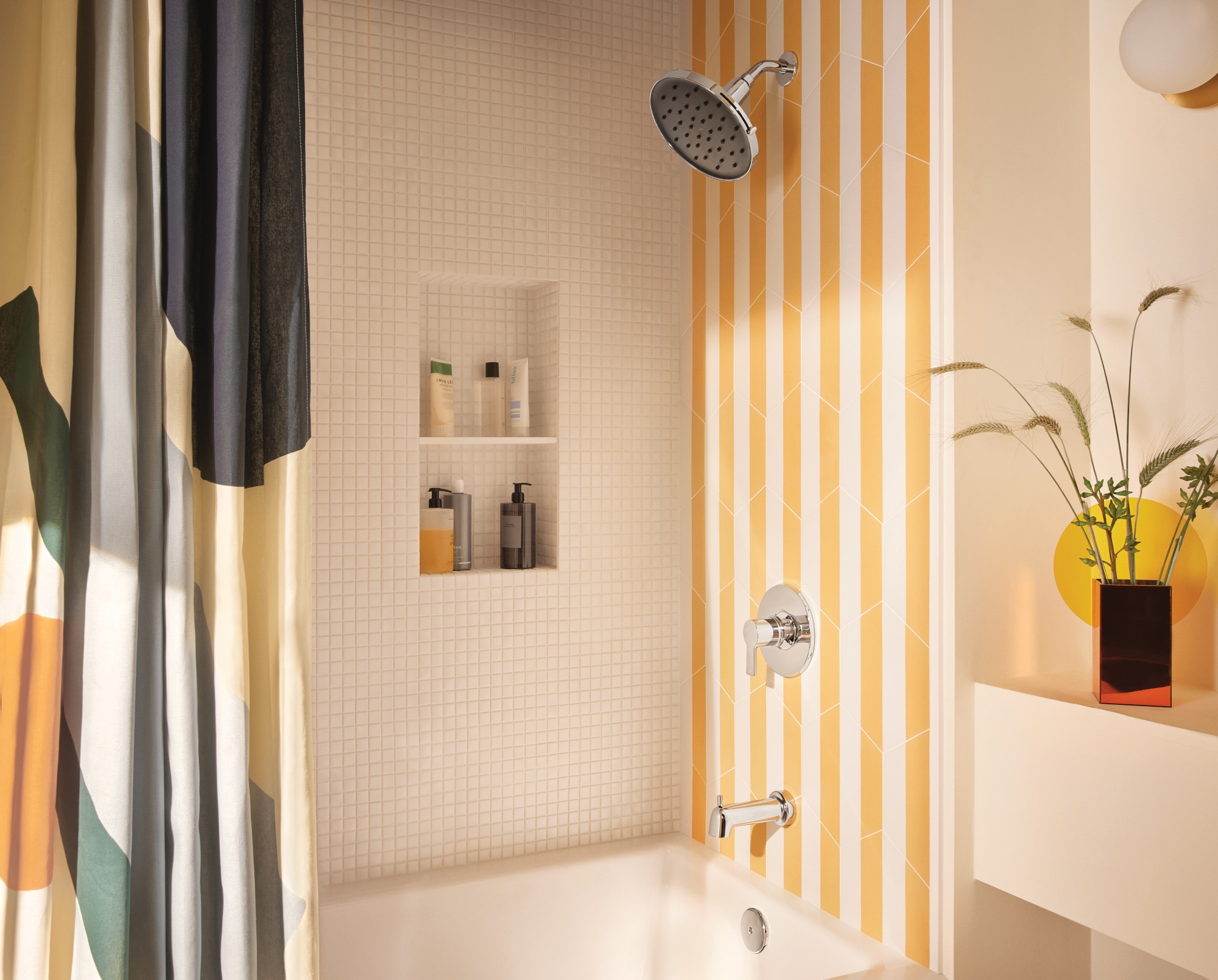 Grifería de bañera redonda y ducha con válvula de 9 pulgadas de una sola función, cromada, Moen Avri Magnetix 82156