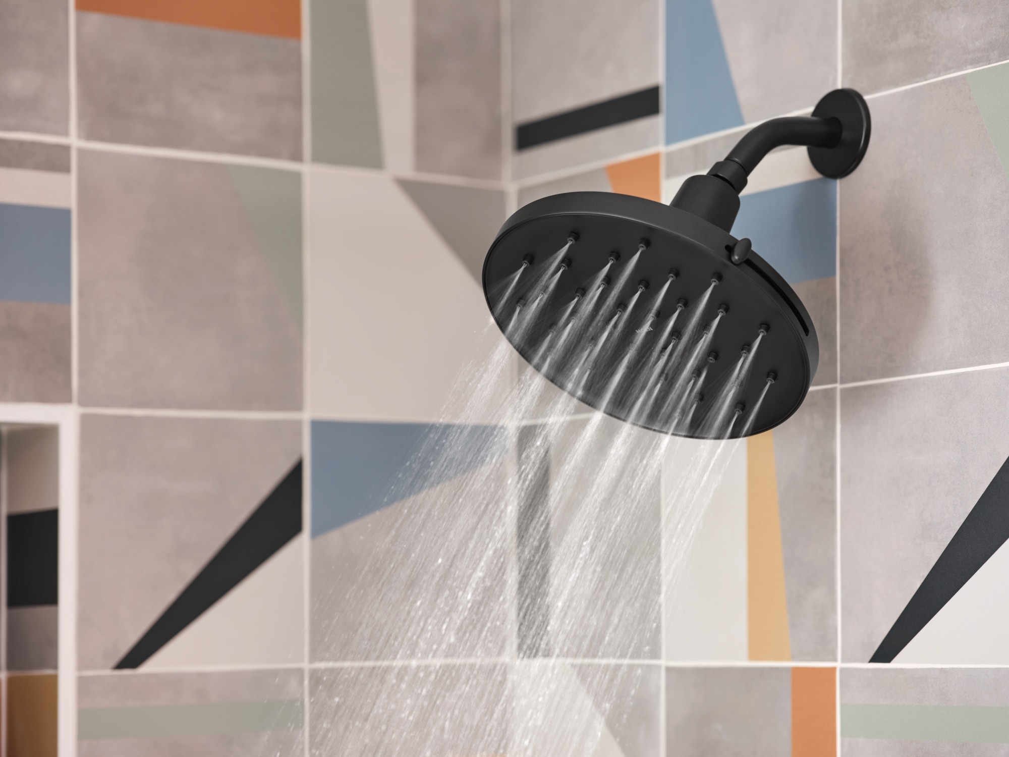 Grifo de bañera y regadera redondo de 9 pulgadas en negro mate de una sola función con manija y válvula Magnetix Avri de Moen 82156BL