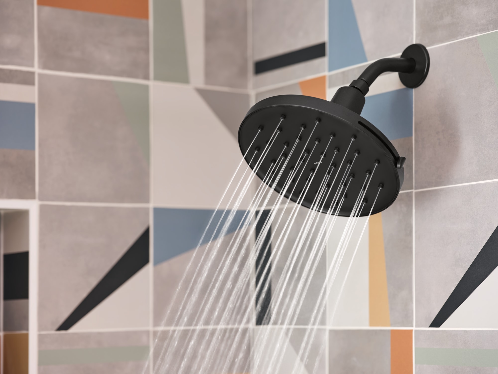 Grifo de bañera y regadera redondo de 9 pulgadas en negro mate de una sola función con manija y válvula Magnetix Avri de Moen 82156BL
