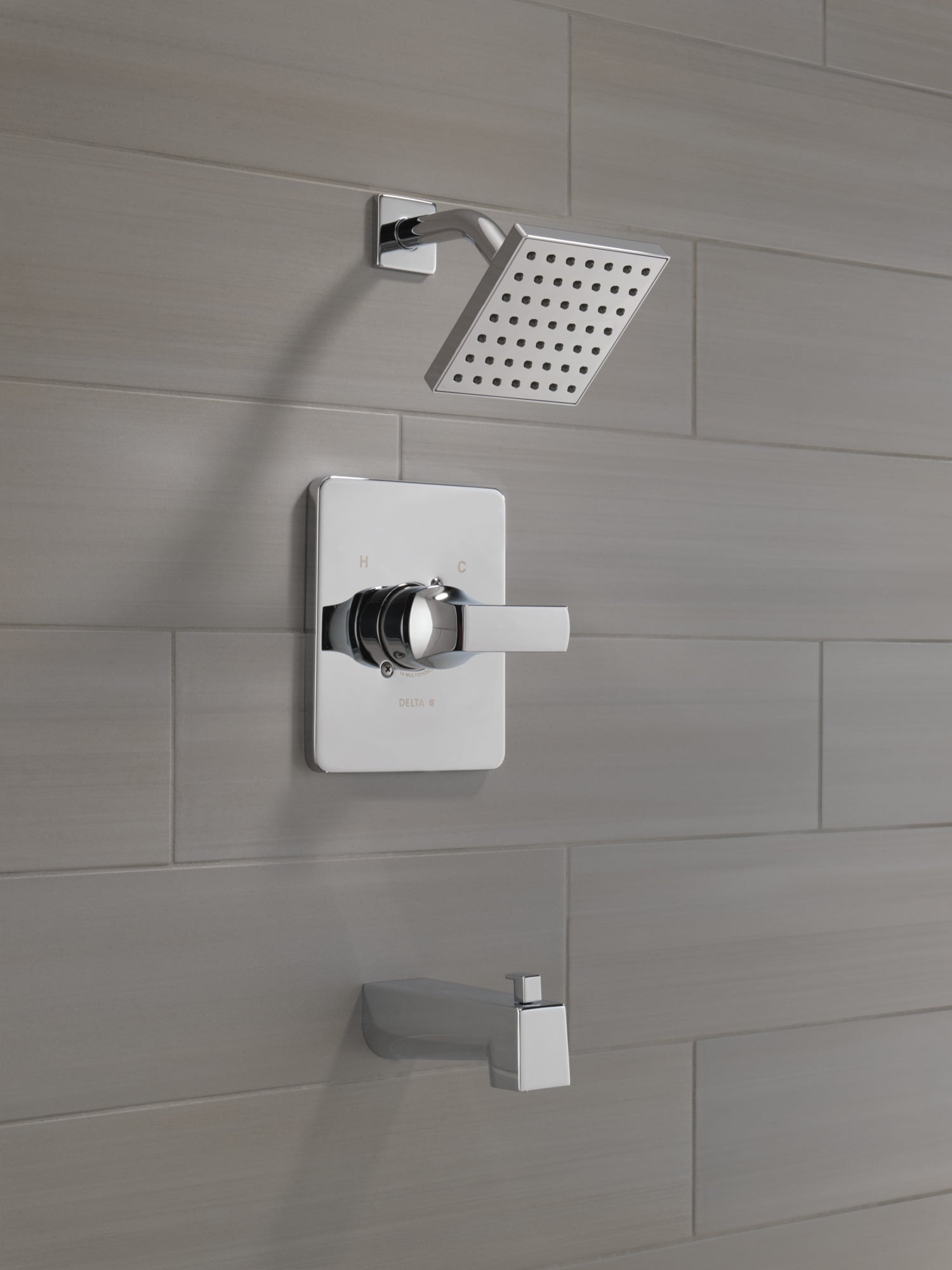 Grifo para bañera y ducha de una sola función con un solo mango Delta Velum cromado de 6.5 pulgadas.