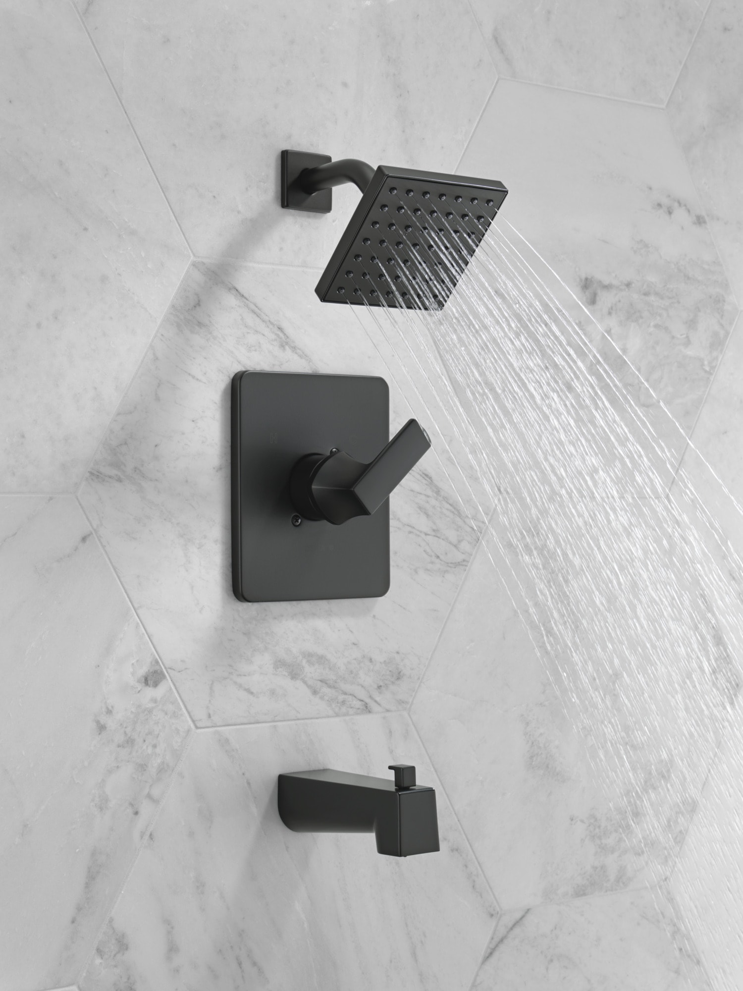 Grifo de Bañera y Ducha Cuadrado Negro Mate de 6.5 Pulgadas de un Solo Mango y Función Única Delta Velum T14437-BL