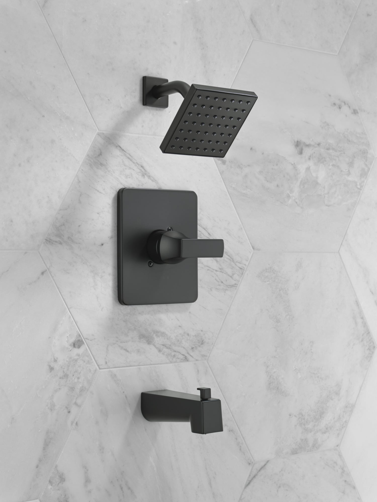Grifo de Bañera y Ducha Cuadrado Negro Mate de 6.5 Pulgadas de un Solo Mango y Función Única Delta Velum T14437-BL