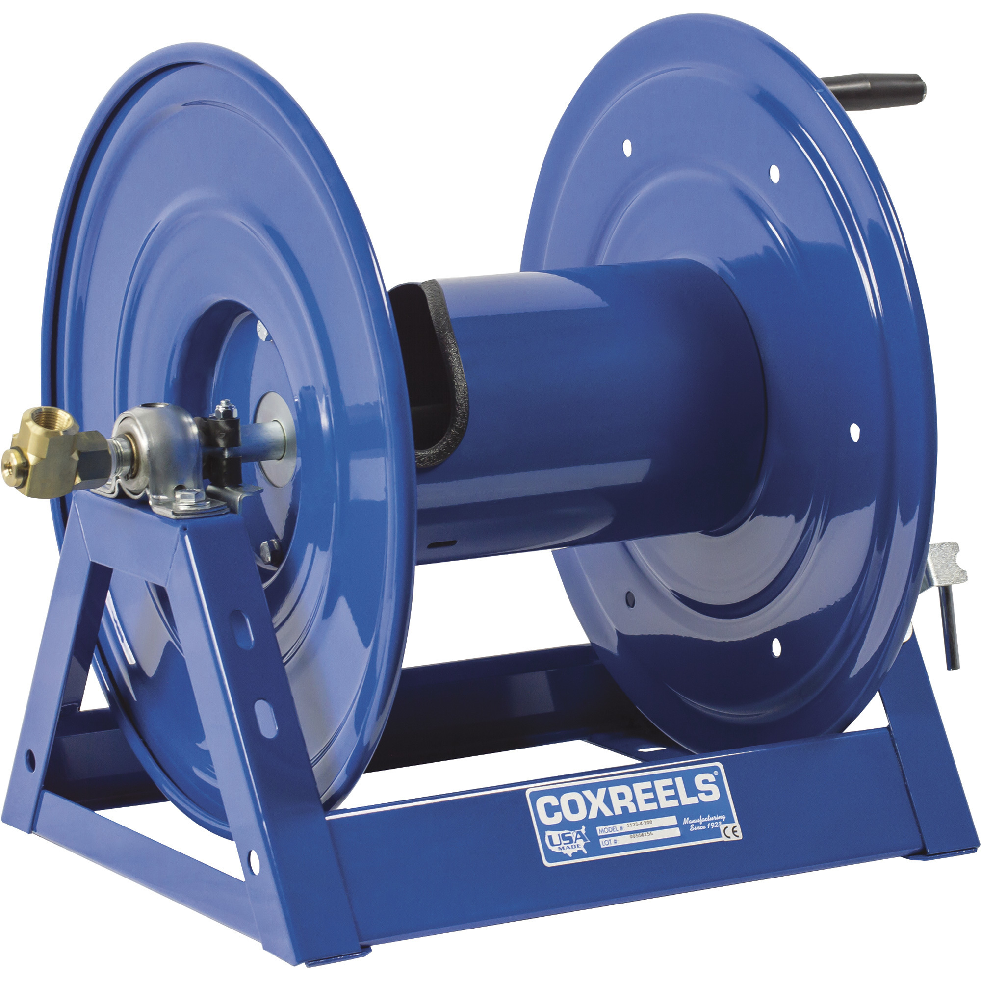 Carrete para manguera Coxreels con acabado en polvo.